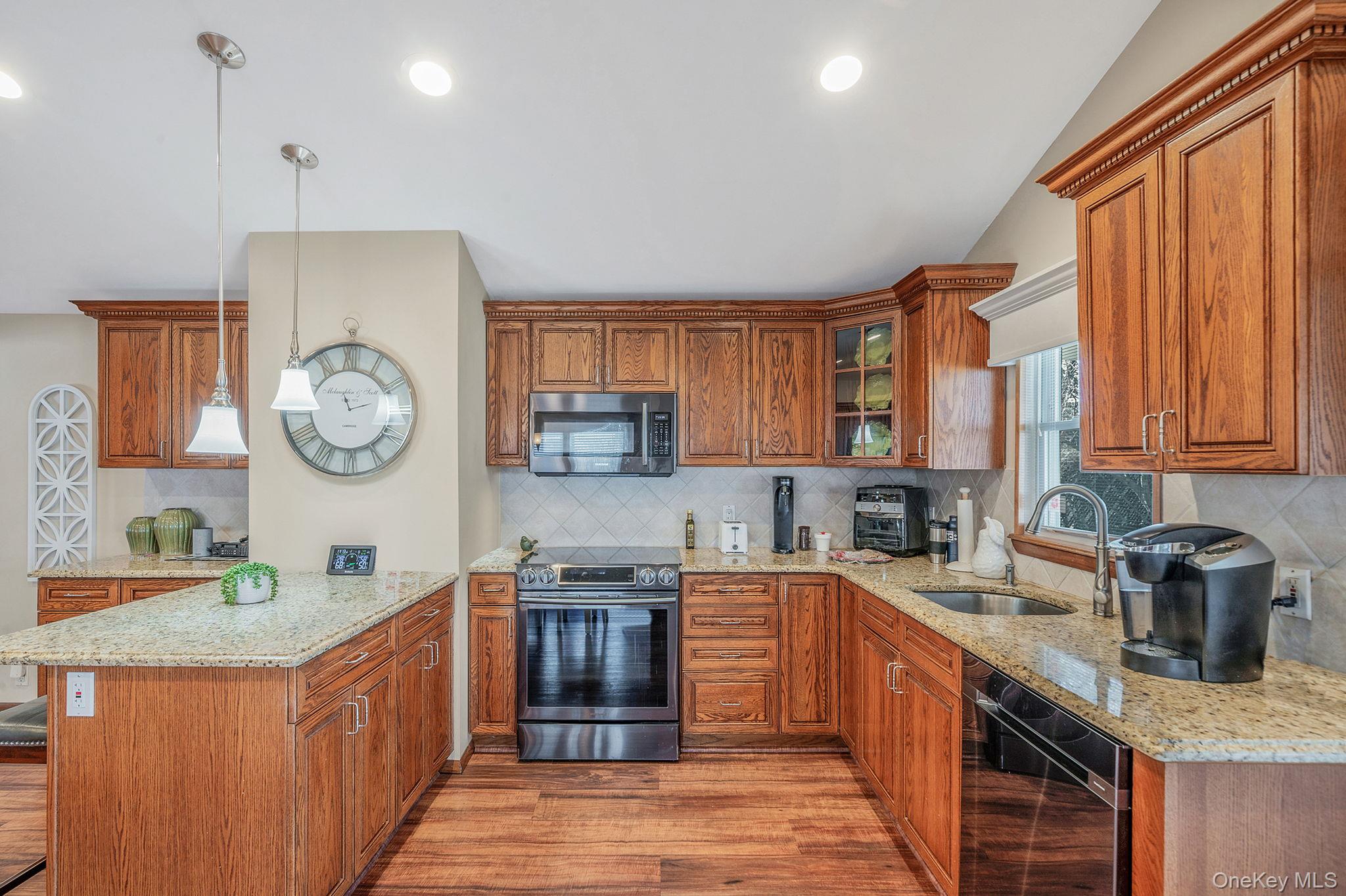 #12 photo, 28 Pamela Lane, Selden , NY 11784