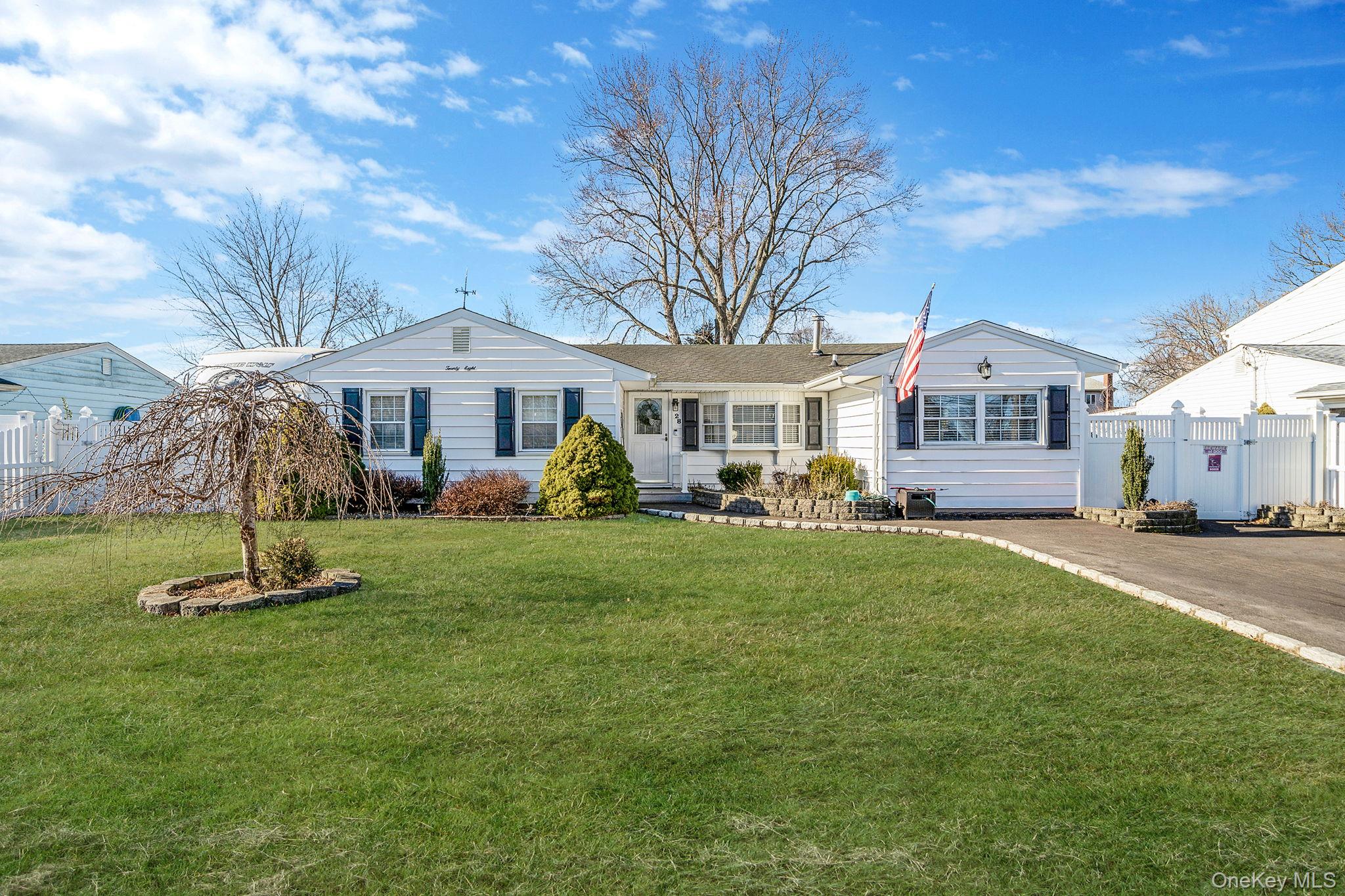 #2 photo, 28 Pamela Lane, Selden , NY 11784