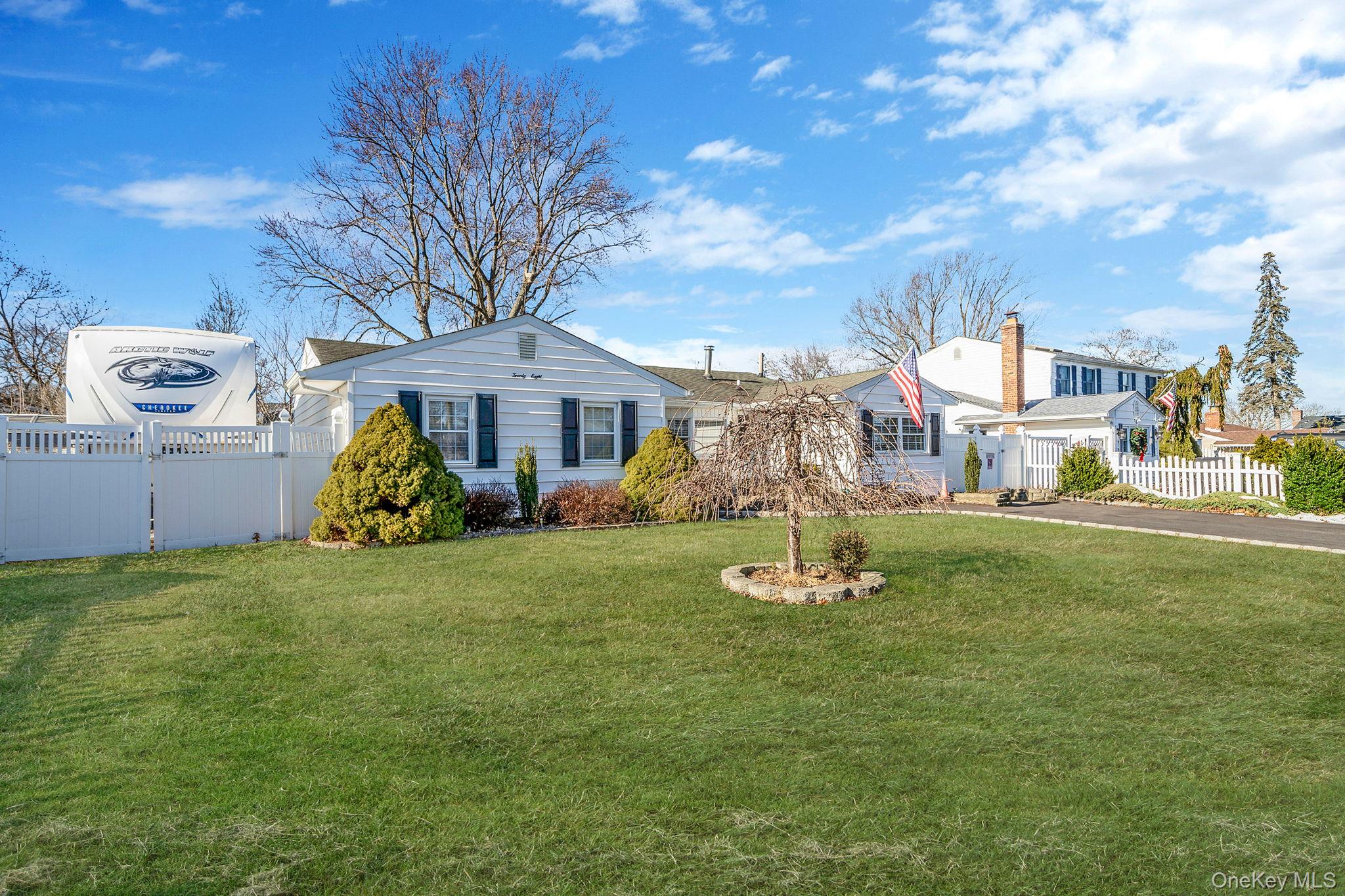 #3 photo, 28 Pamela Lane, Selden , NY 11784