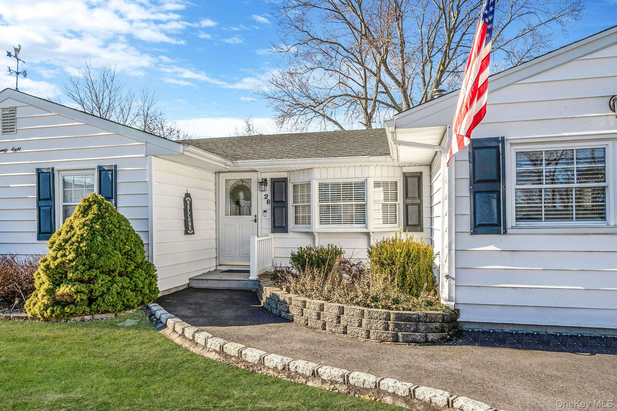 #4 photo, 28 Pamela Lane, Selden , NY 11784