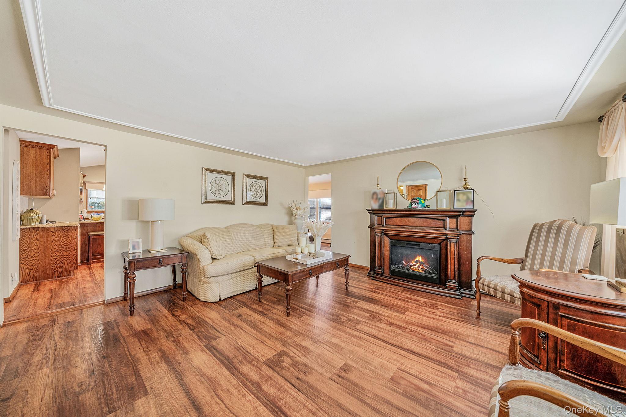 #5 photo, 28 Pamela Lane, Selden , NY 11784