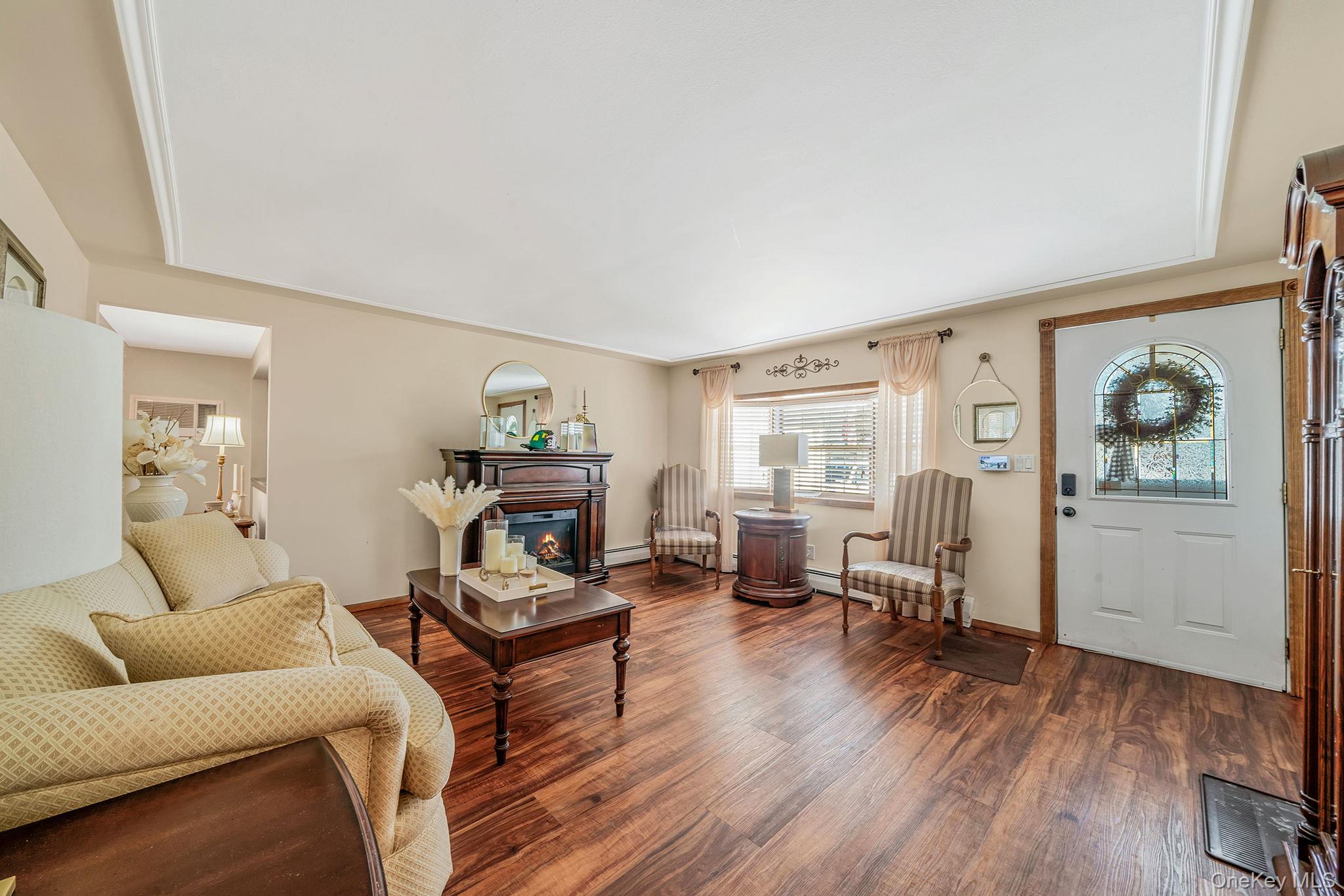 #6 photo, 28 Pamela Lane, Selden , NY 11784