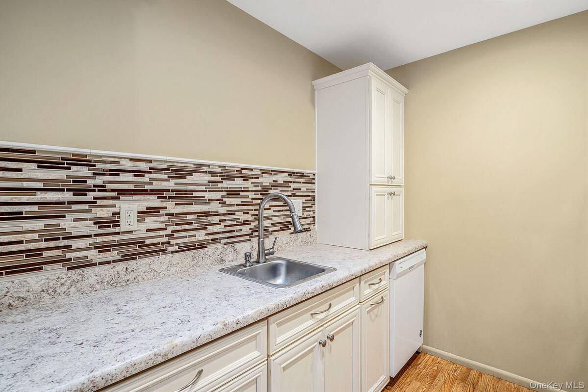 #11 photo, 116 Exmore Court, Ridge , NY 11961