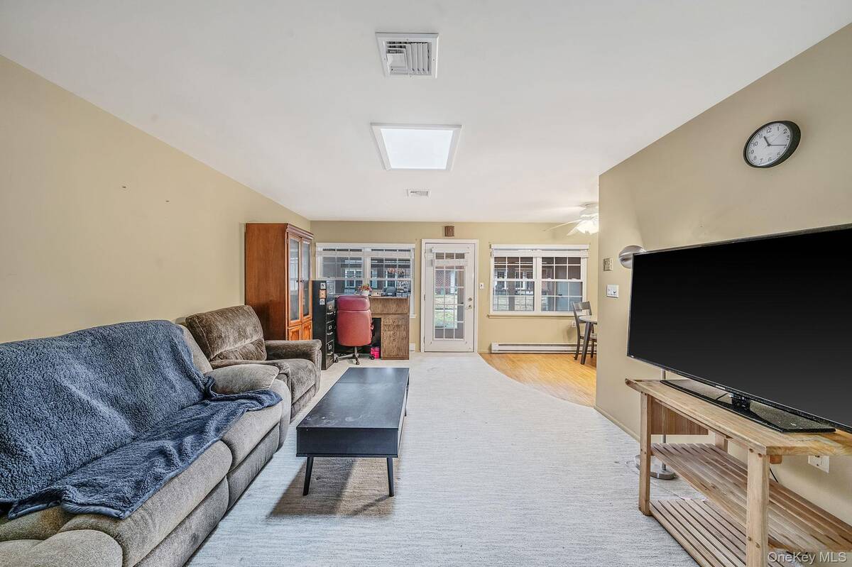 #7 photo, 116 Exmore Court, Ridge , NY 11961