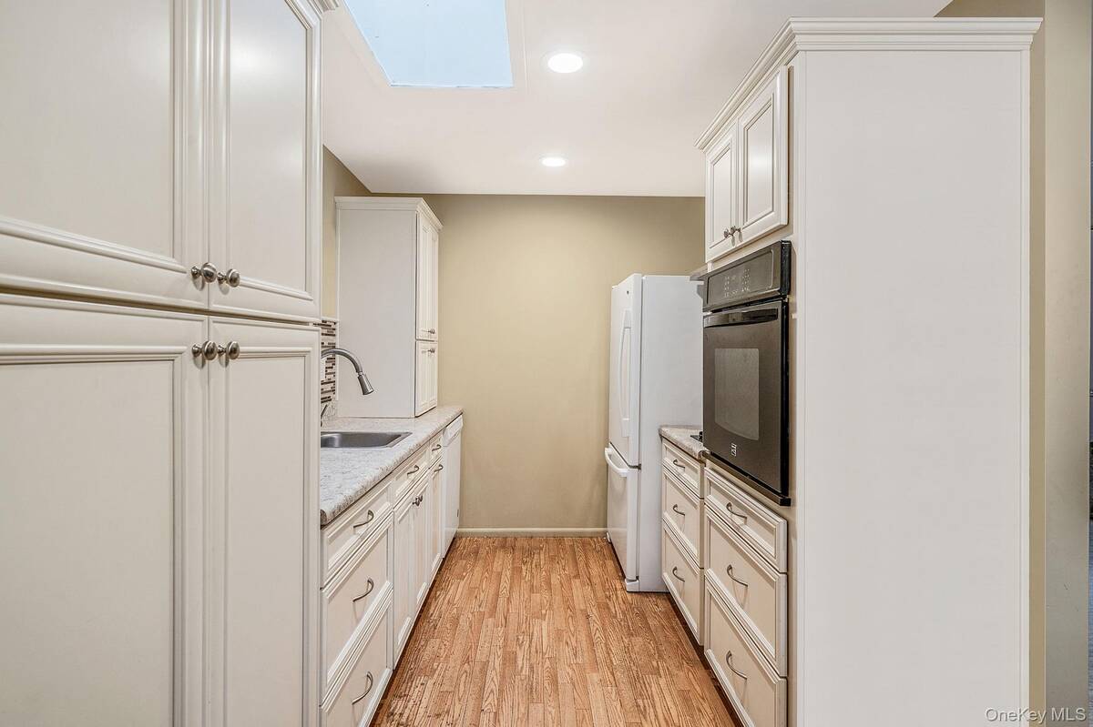 #9 photo, 116 Exmore Court, Ridge , NY 11961