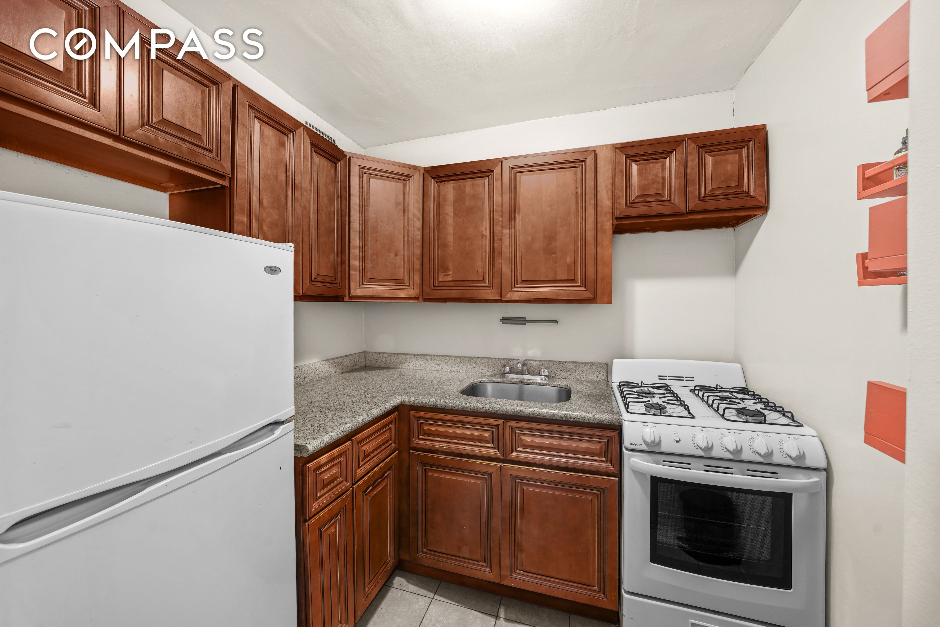 #13 photo, 185 Hall Street, 브루클린 Clinton Hill , NY 11205