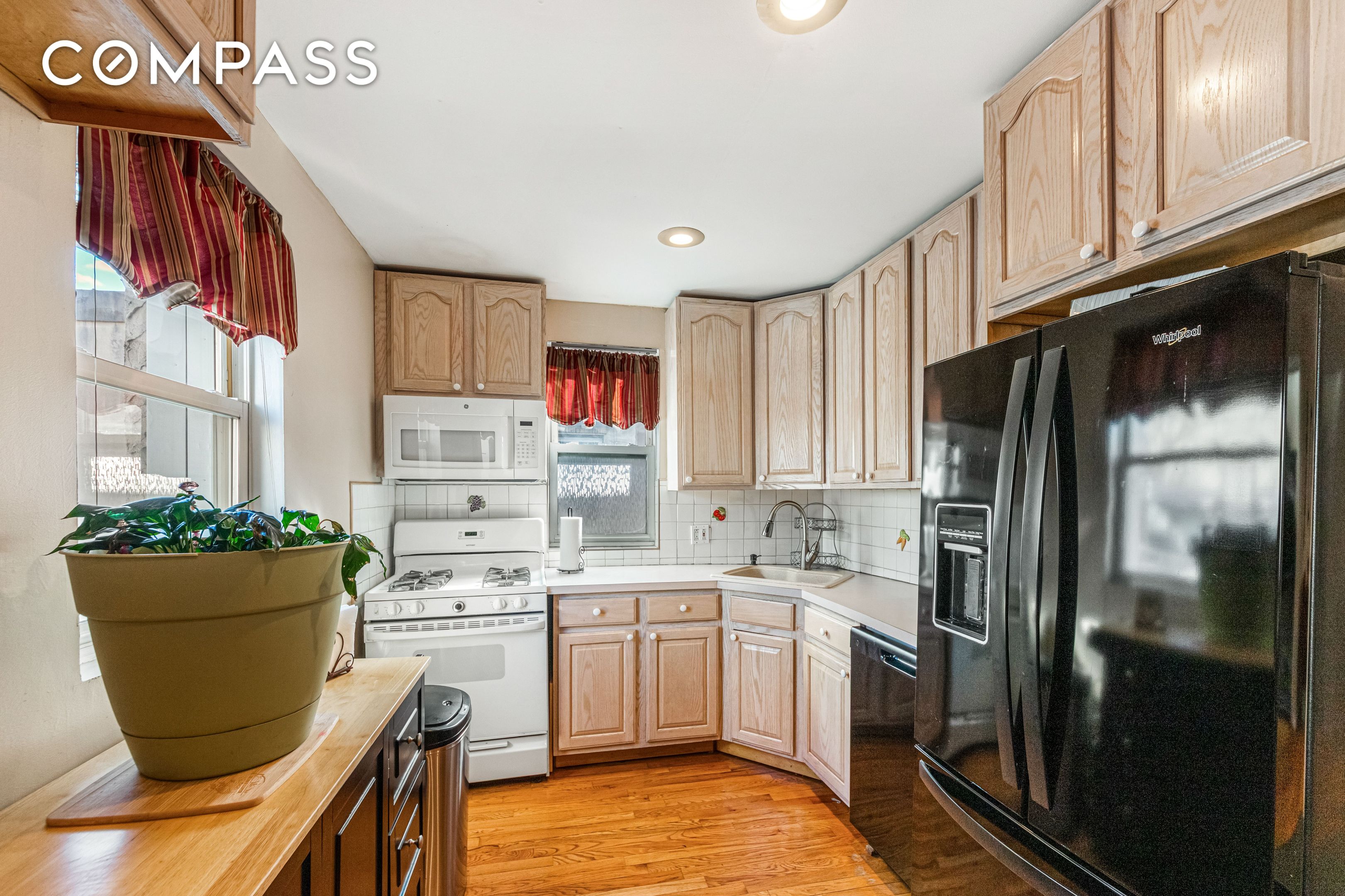 #14 photo, 1663 E 32nd Street, 브루클린 Marine Park , NY 11234