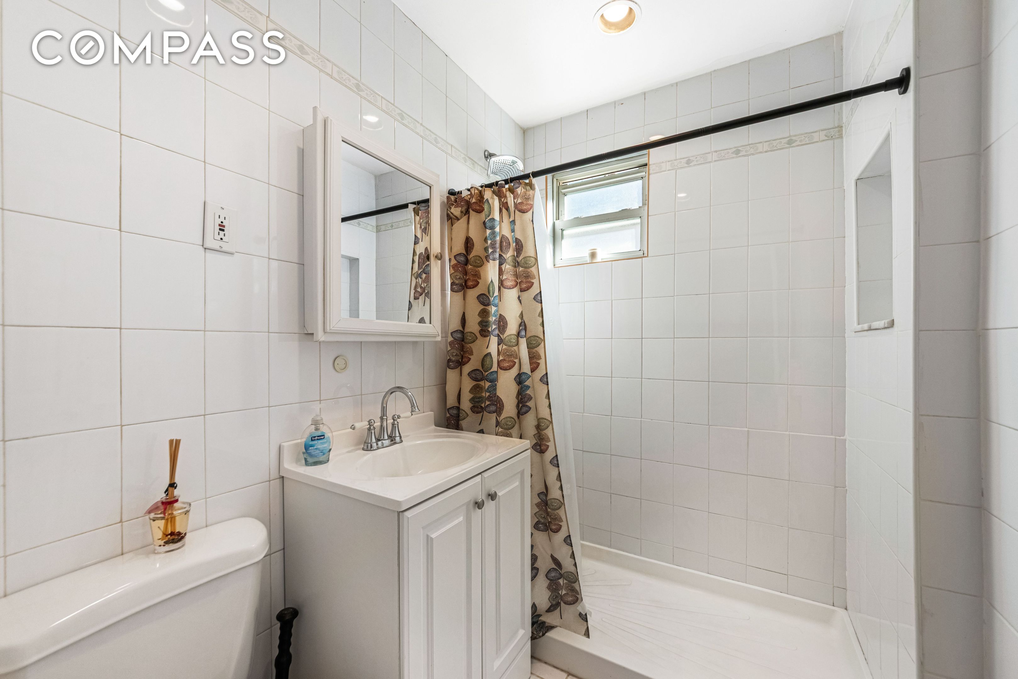 #17 photo, 1663 E 32nd Street, 브루클린 Marine Park , NY 11234