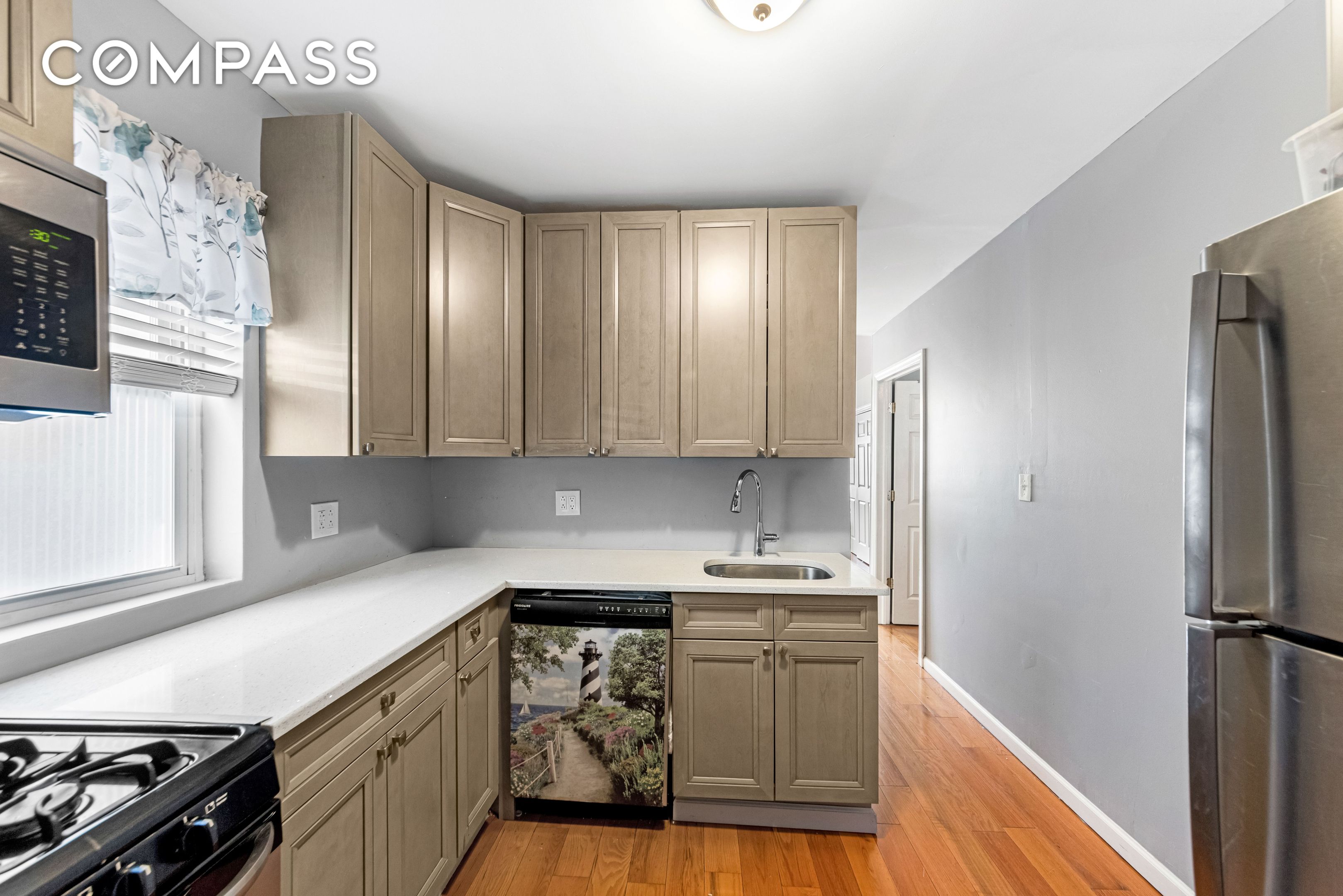 #8 photo, 1663 E 32nd Street, 브루클린 Marine Park , NY 11234