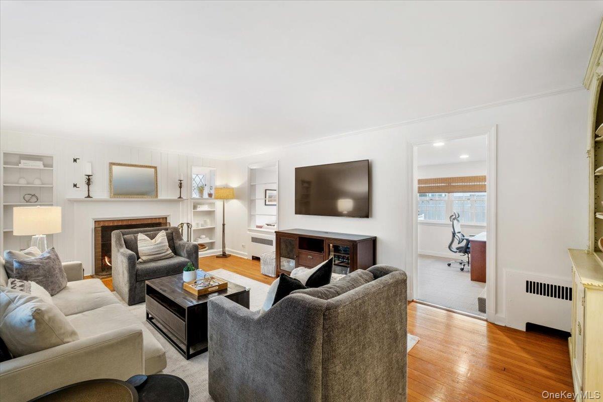 #4 photo, 12 Stoneleigh Close, Scarsdale , NY 10583