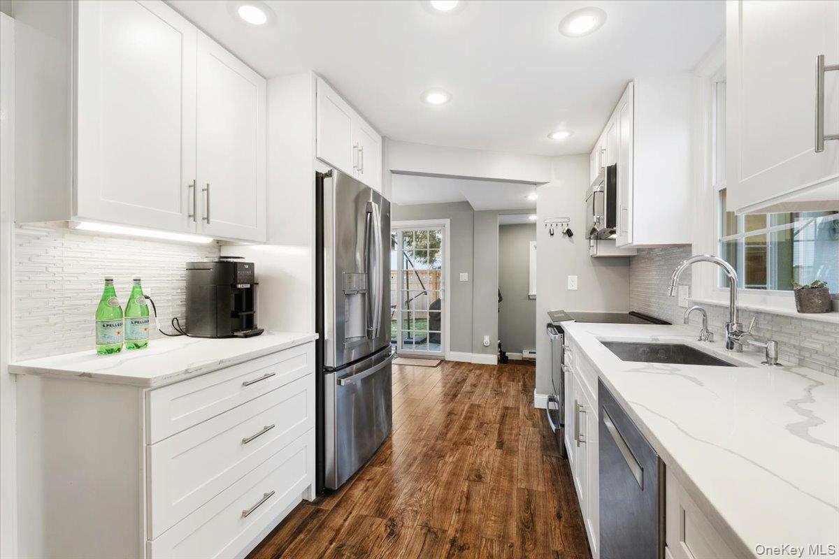 #8 photo, 12 Stoneleigh Close, Scarsdale , NY 10583