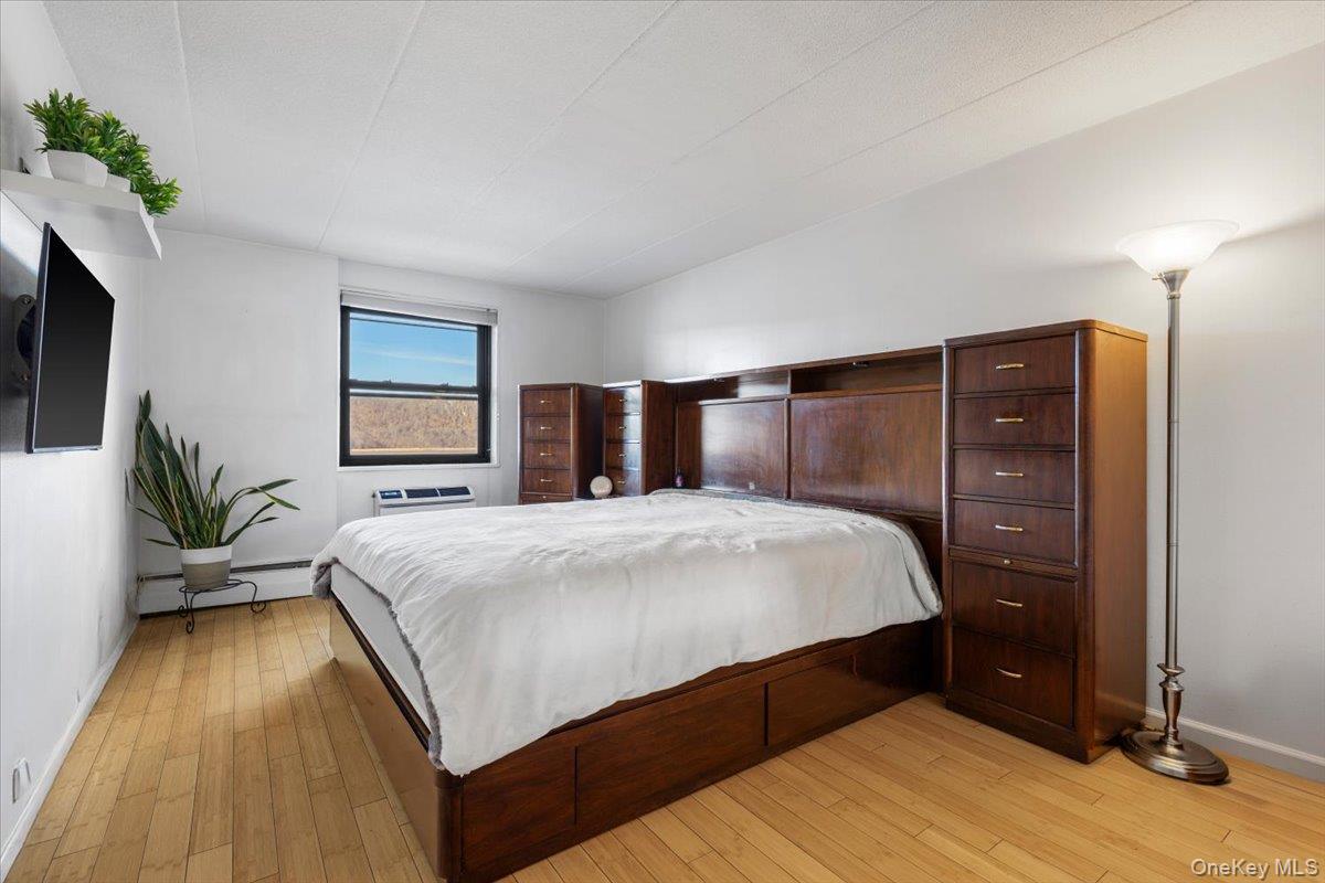 #10 photo, 1085 Warburton Ave, Yonkers , NY 10701