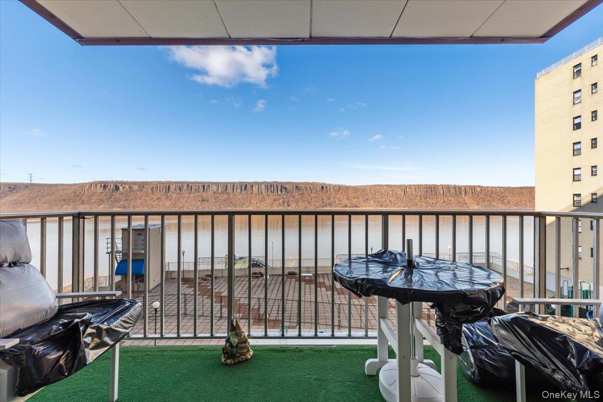 #13 photo, 1085 Warburton Ave, Yonkers , NY 10701