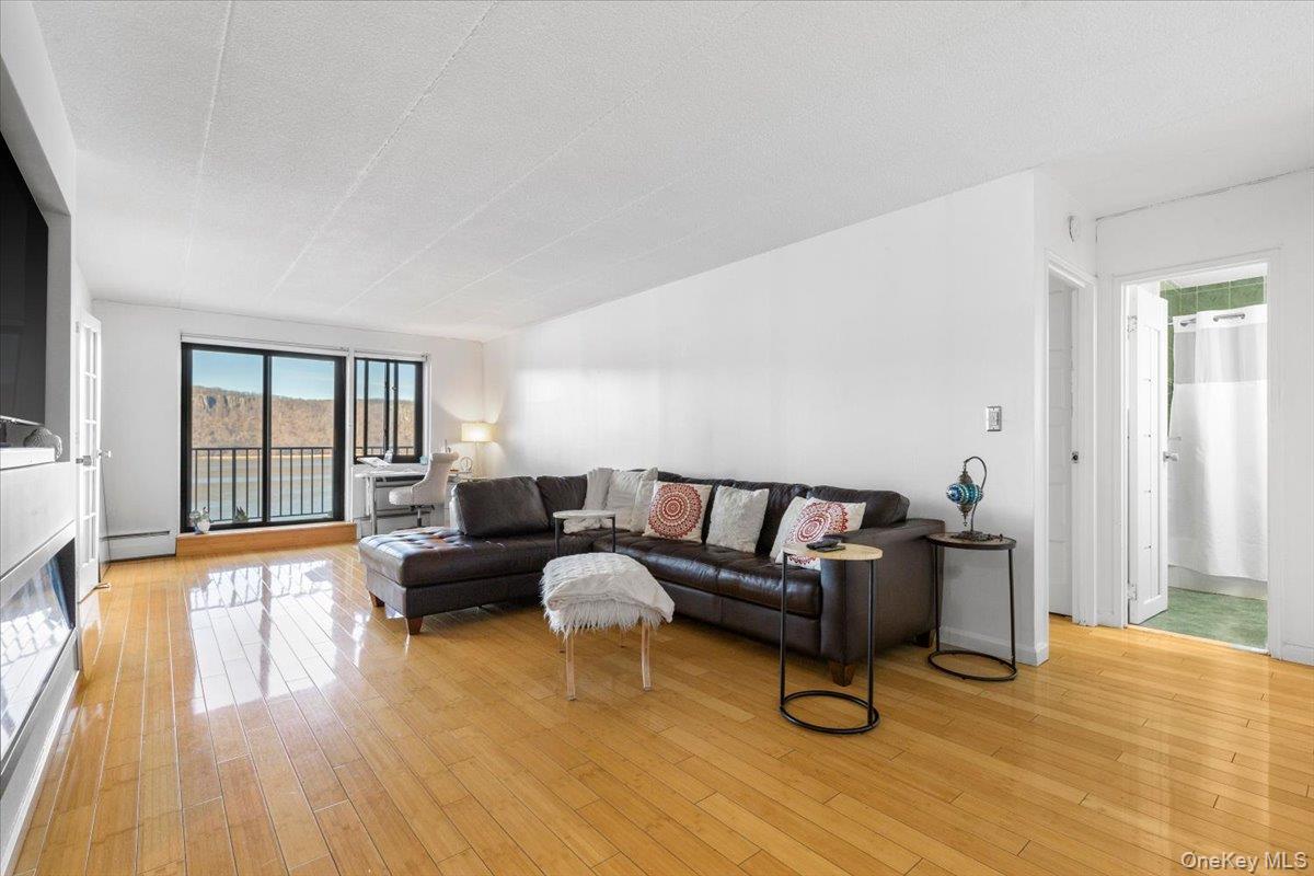 #3 photo, 1085 Warburton Ave, Yonkers , NY 10701