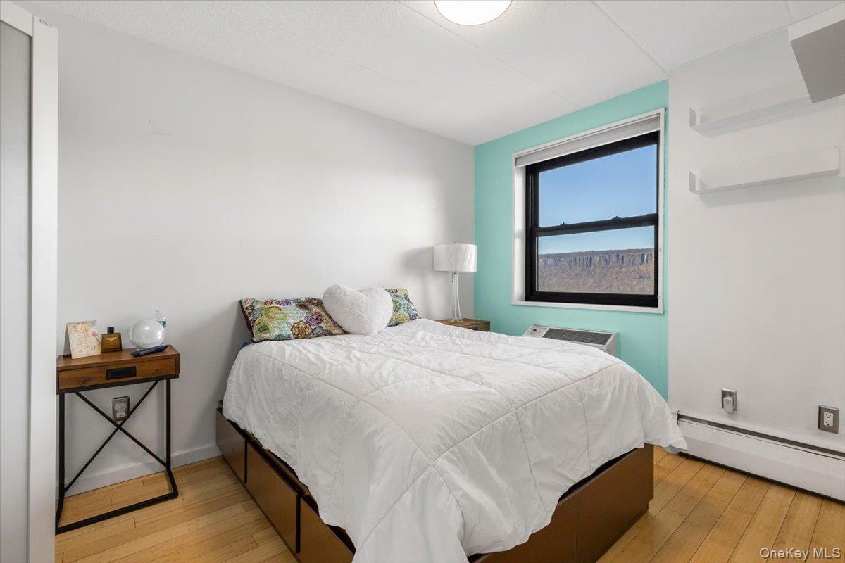 #6 photo, 1085 Warburton Ave, Yonkers , NY 10701