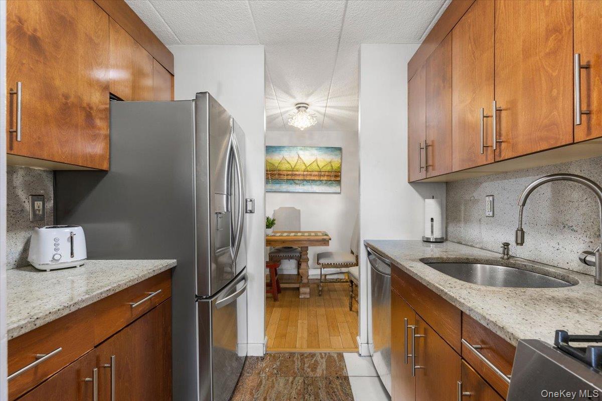 #7 photo, 1085 Warburton Ave, Yonkers , NY 10701