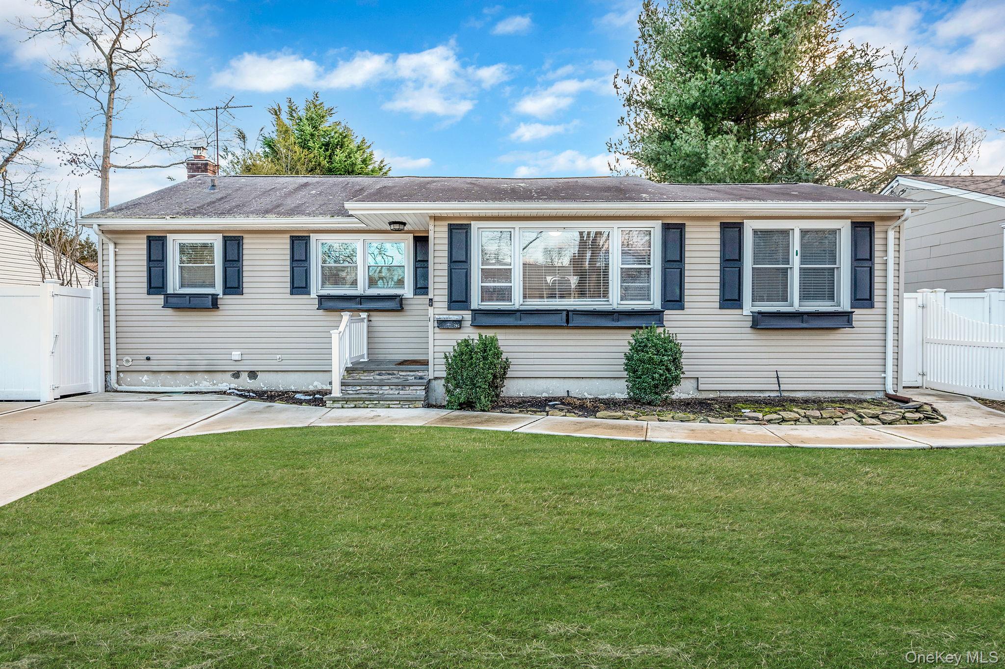 #1 photo, 792 Frankford Road, West Babylon , NY 11704