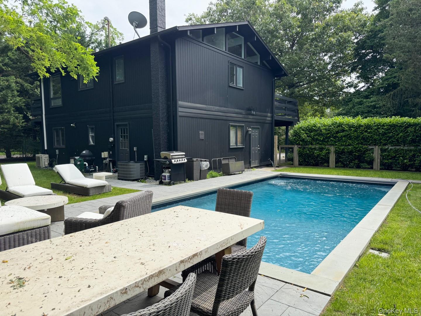 #18 photo, 10 Cedar Avenue, Southampton , NY 11968