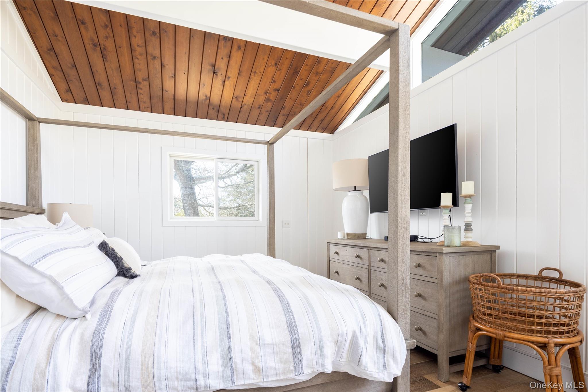 #8 photo, 10 Cedar Avenue, Southampton , NY 11968