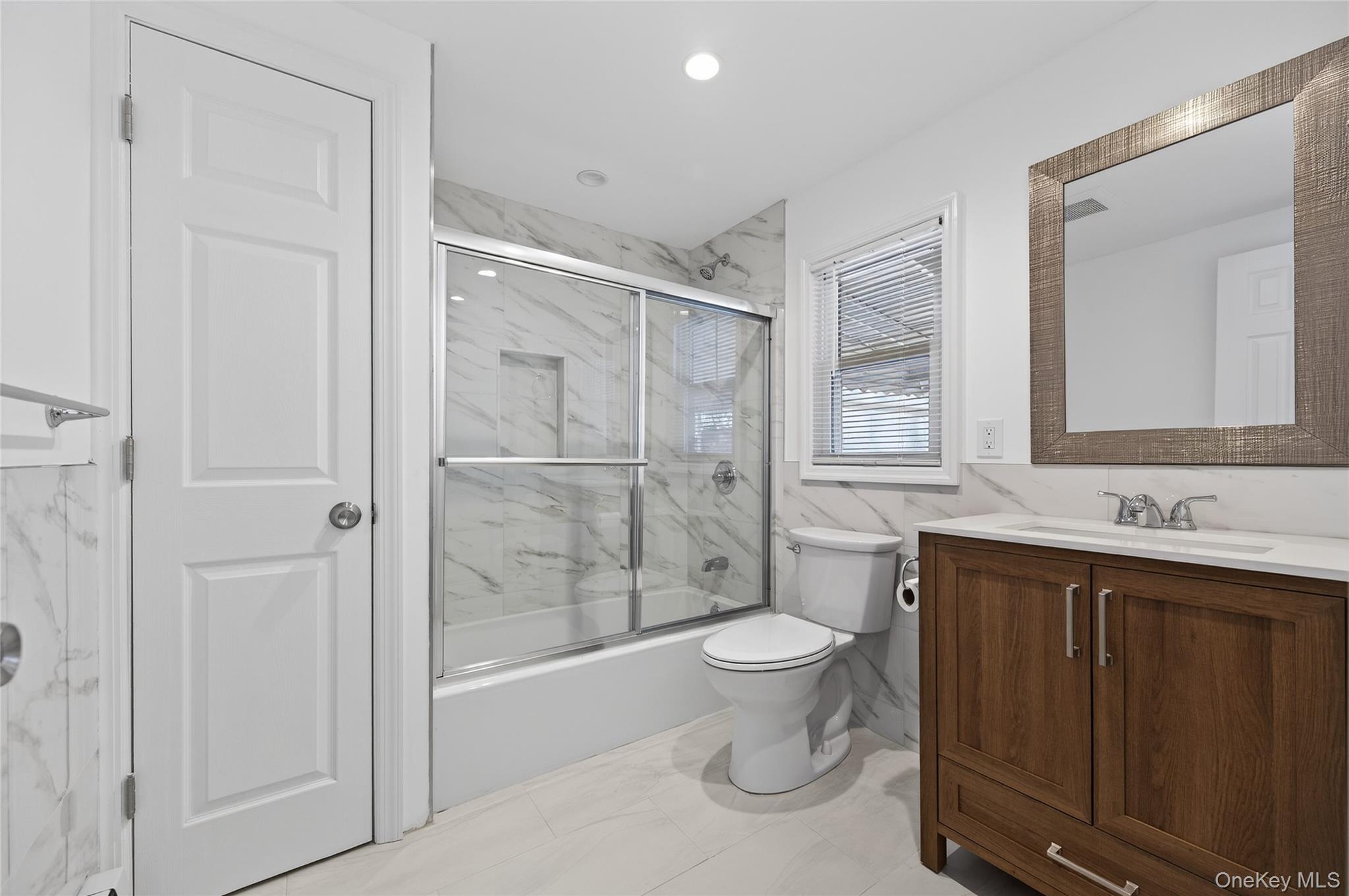 #10 photo, 79 5th Avenue, Westbury , NY 11590