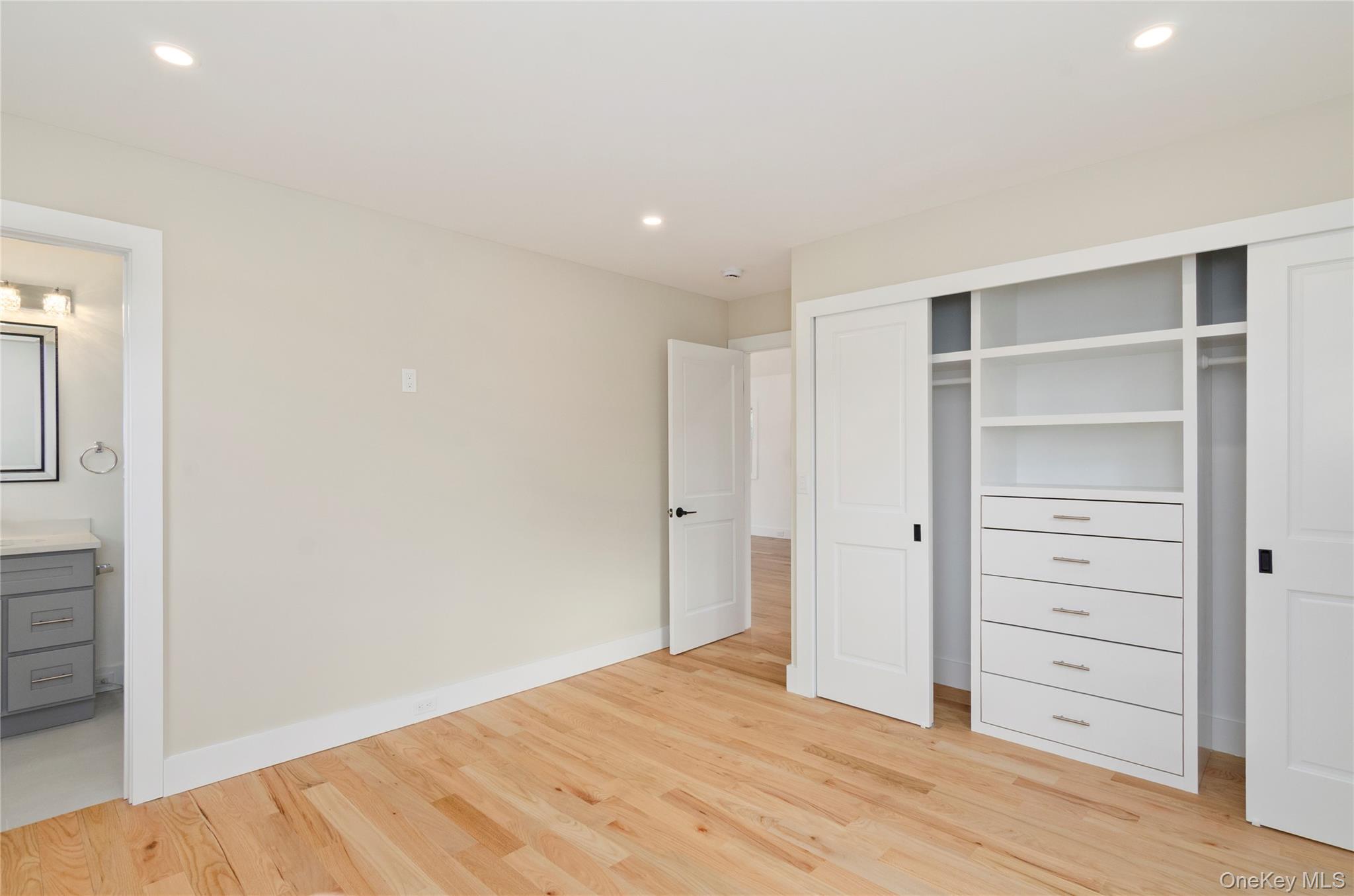 #14 photo, 1 Lynnwood Court, מחוז סאפוק Hampton Bays , NY 11946