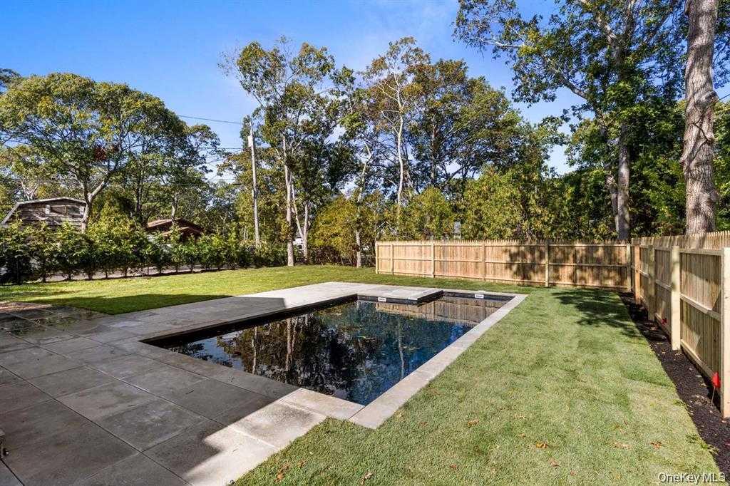 #4 photo, 1 Lynnwood Court, מחוז סאפוק Hampton Bays , NY 11946