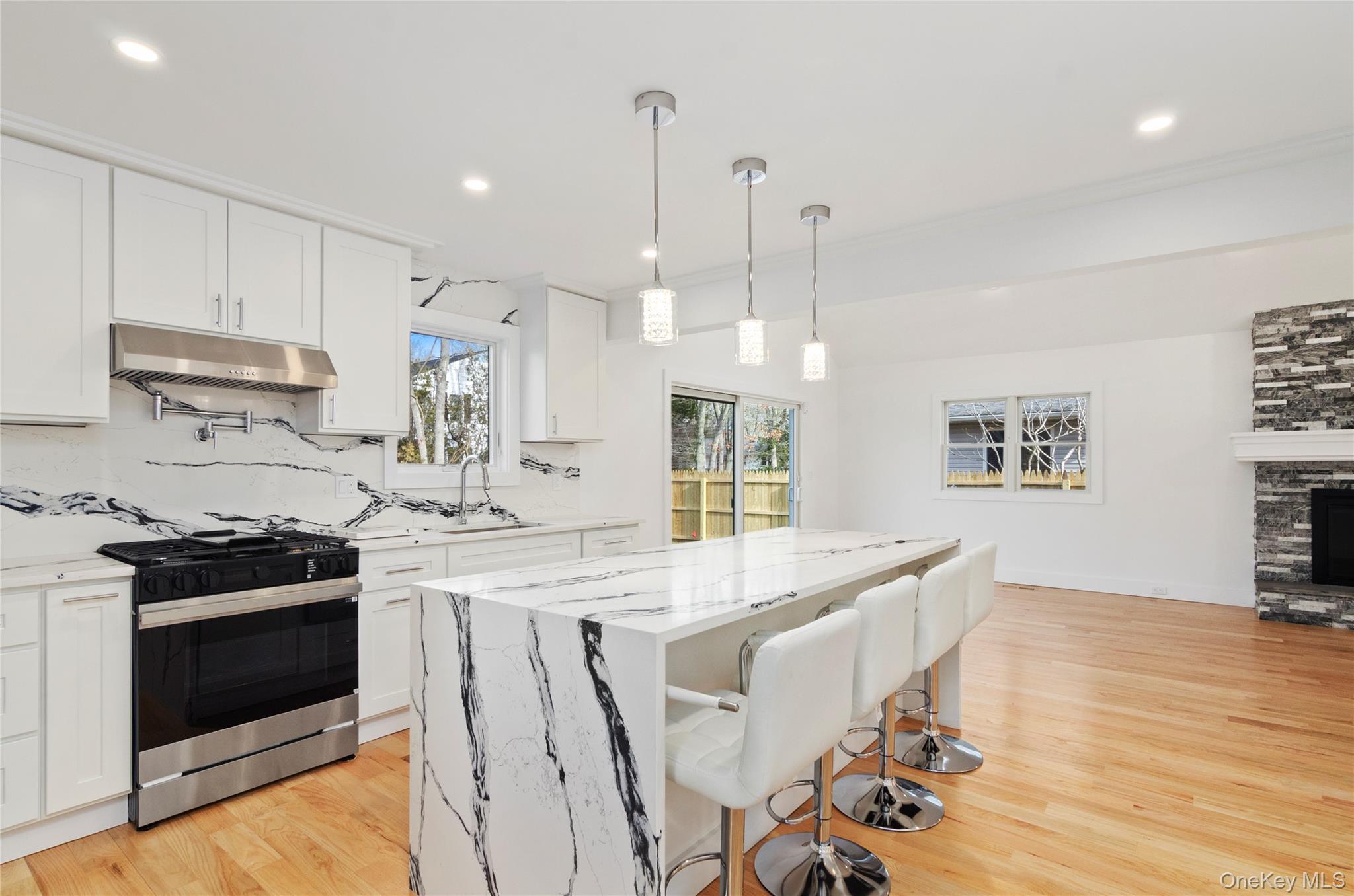 #5 photo, 1 Lynnwood Court, מחוז סאפוק Hampton Bays , NY 11946