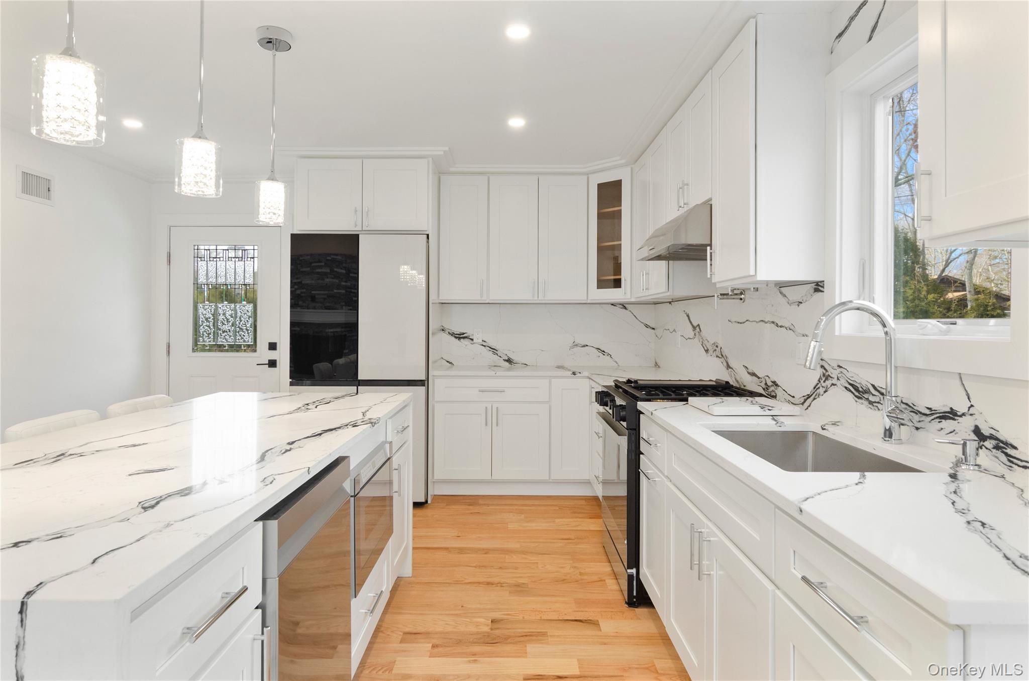 #8 photo, 1 Lynnwood Court, מחוז סאפוק Hampton Bays , NY 11946