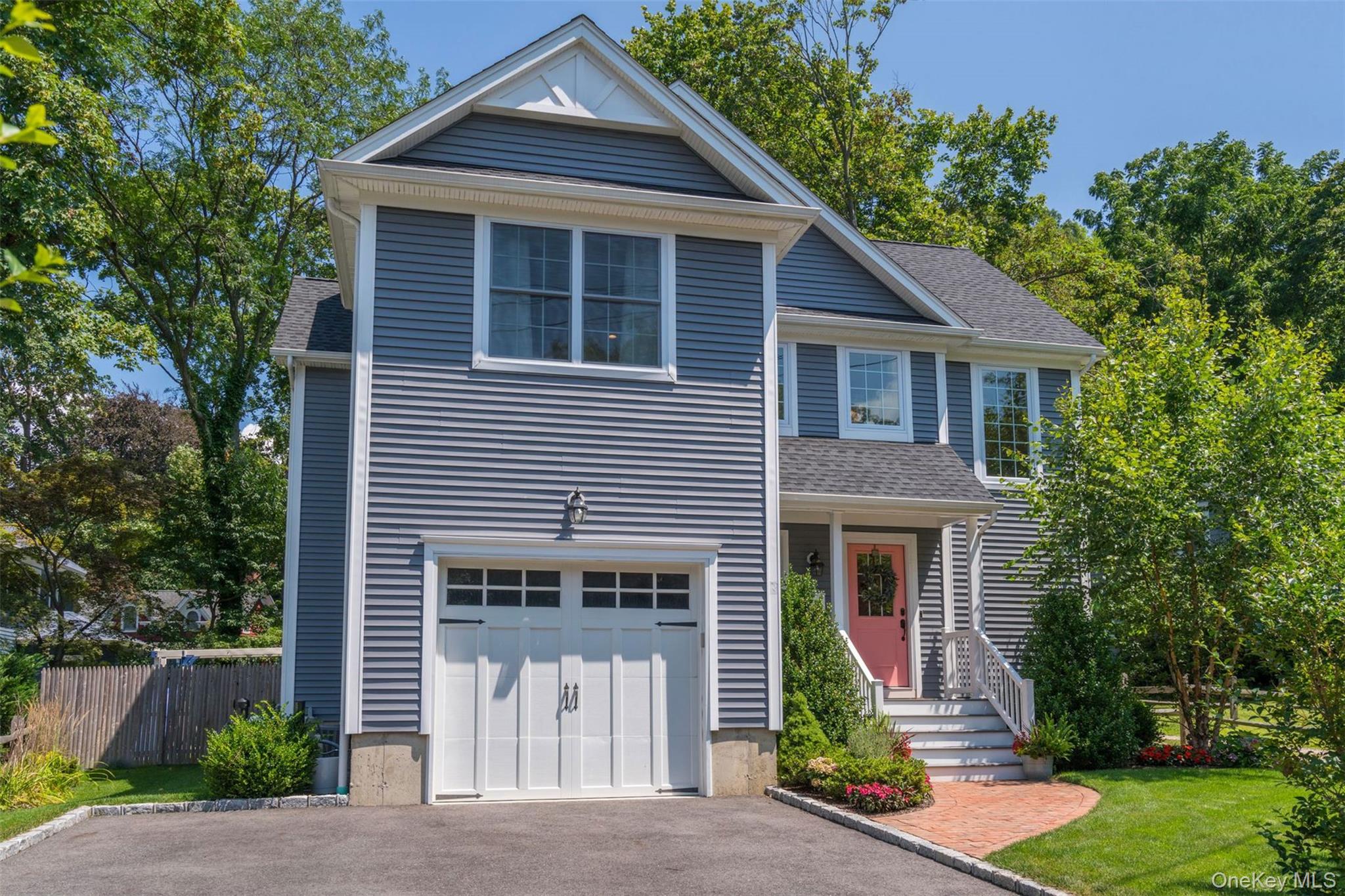 #1 photo, 16 Soundview Road, מחוז סאפוק Huntington , NY 11743