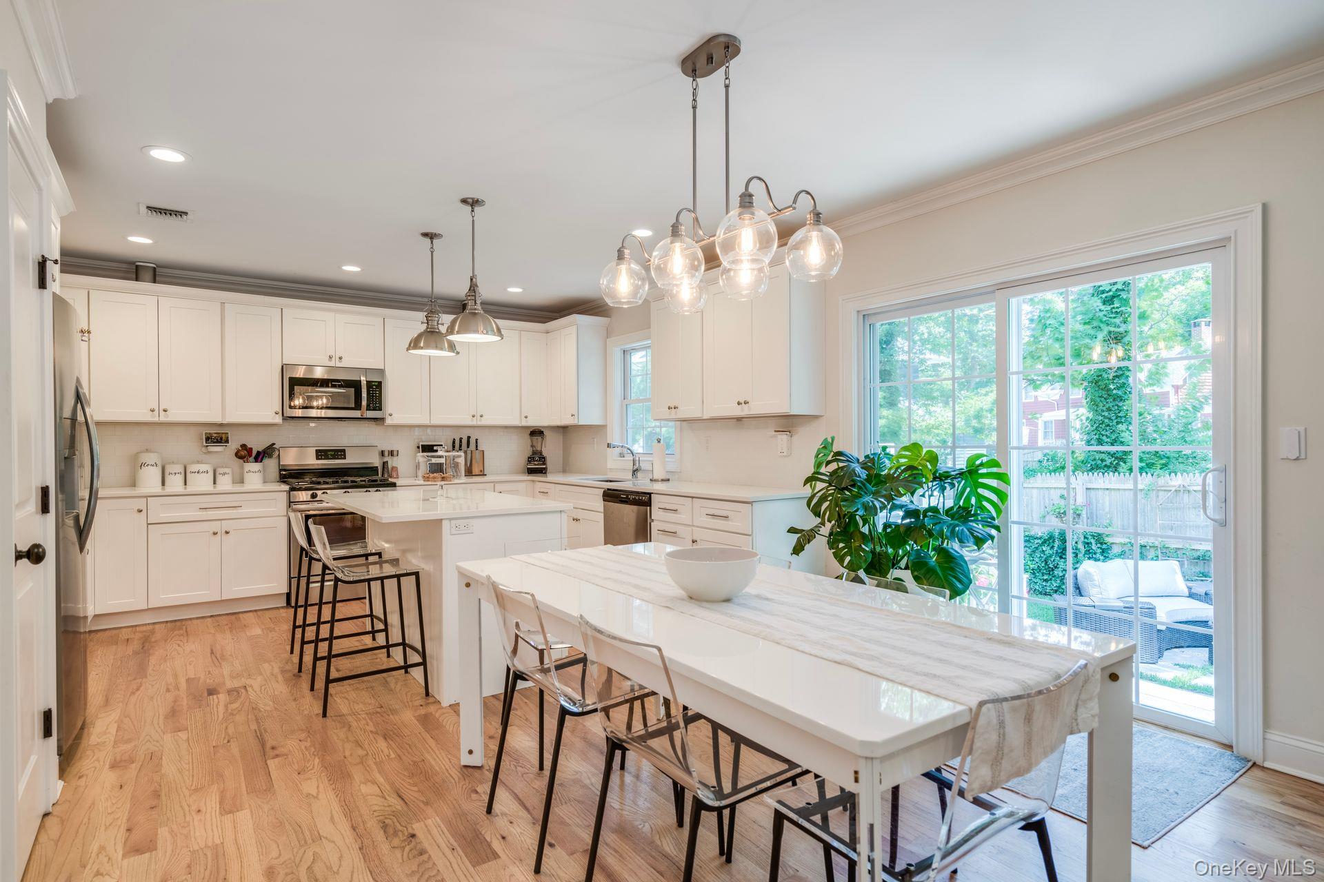 #12 photo, 16 Soundview Road, מחוז סאפוק Huntington , NY 11743