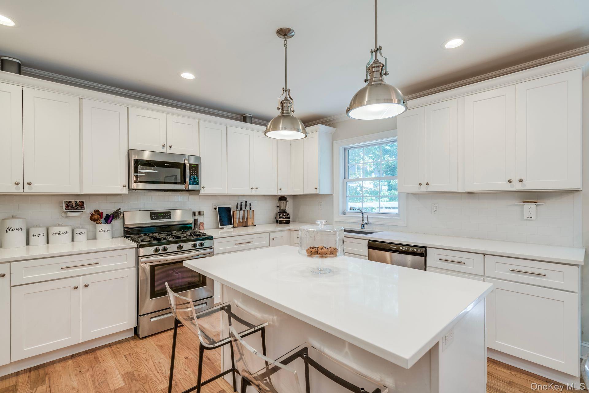 #14 photo, 16 Soundview Road, מחוז סאפוק Huntington , NY 11743