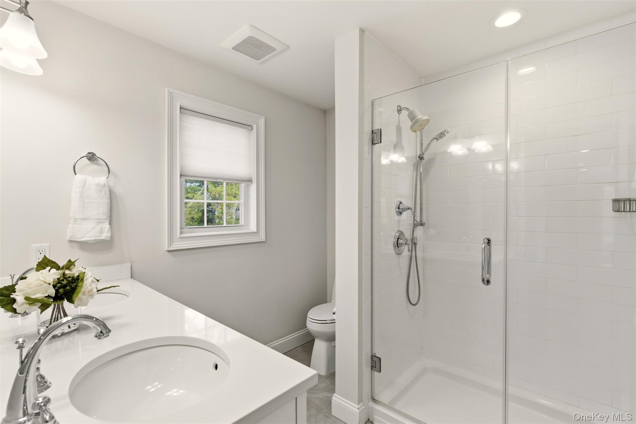 #17 photo, 16 Soundview Road, מחוז סאפוק Huntington , NY 11743