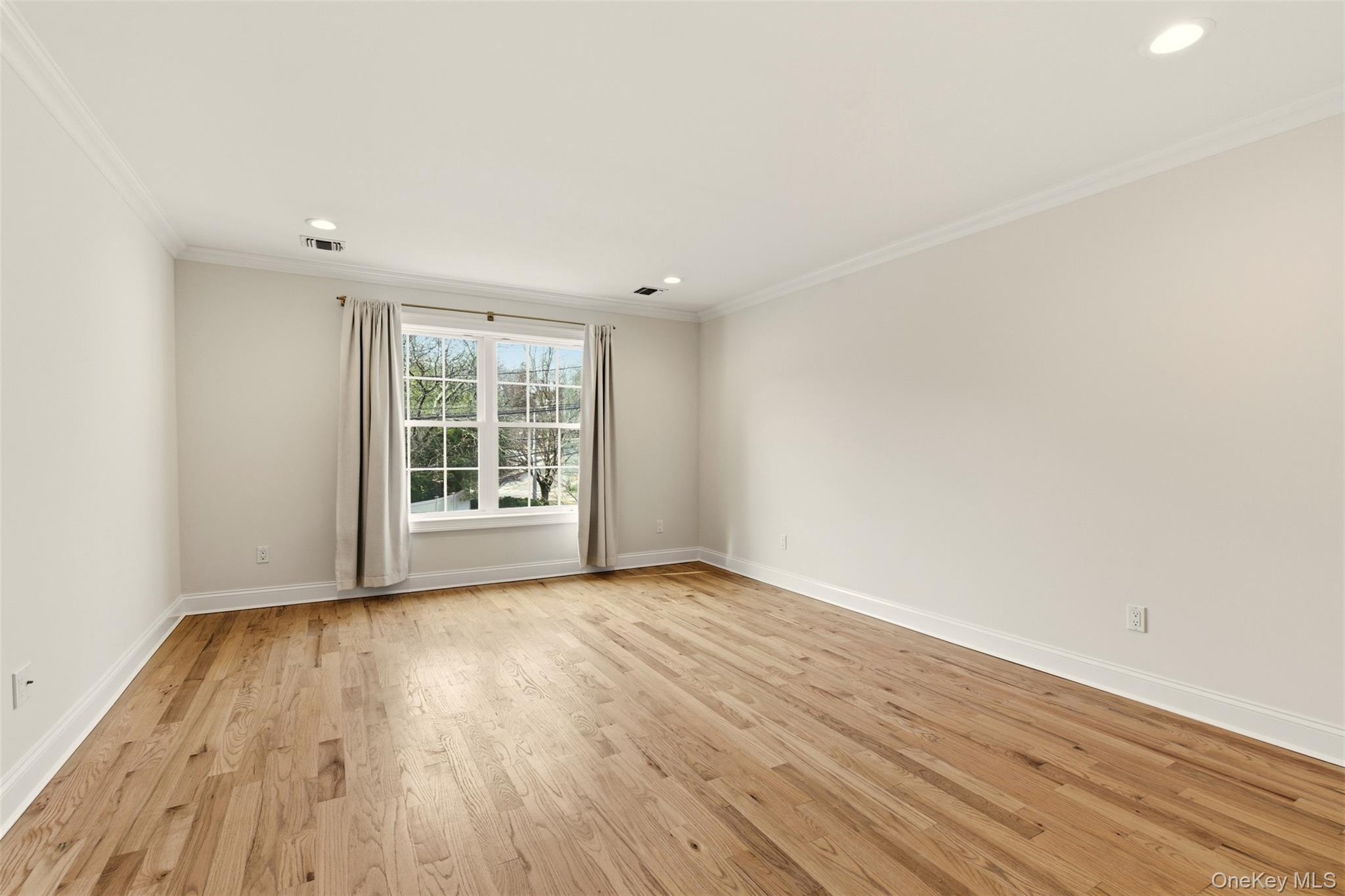 #19 photo, 16 Soundview Road, מחוז סאפוק Huntington , NY 11743