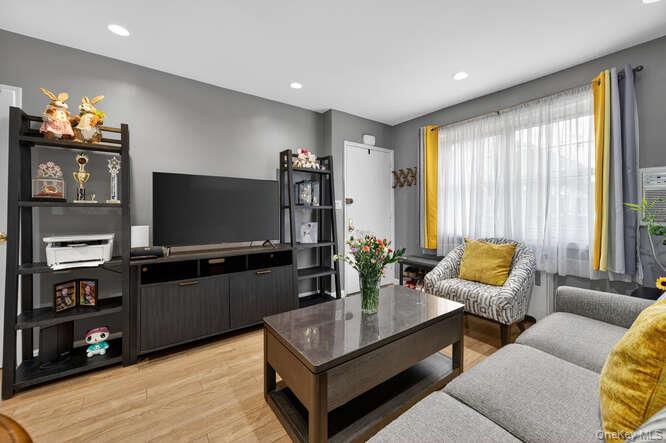 #7 photo, 252-23 63rd Avenue, קווינס Little Neck , NY 11362