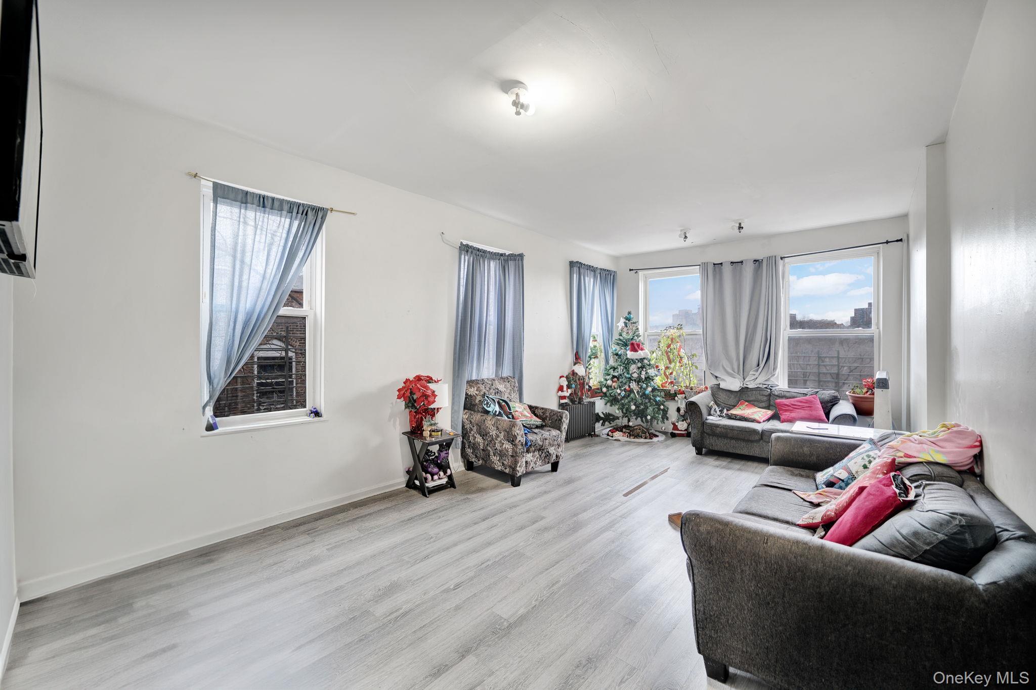 #4 photo, 1916 Osbourne Place, Bronx , NY 10453