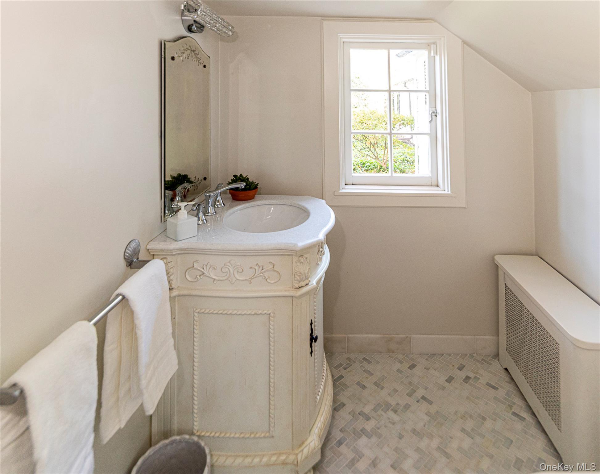 #16 photo, 80 Hereford Road, Bronxville , NY 10708