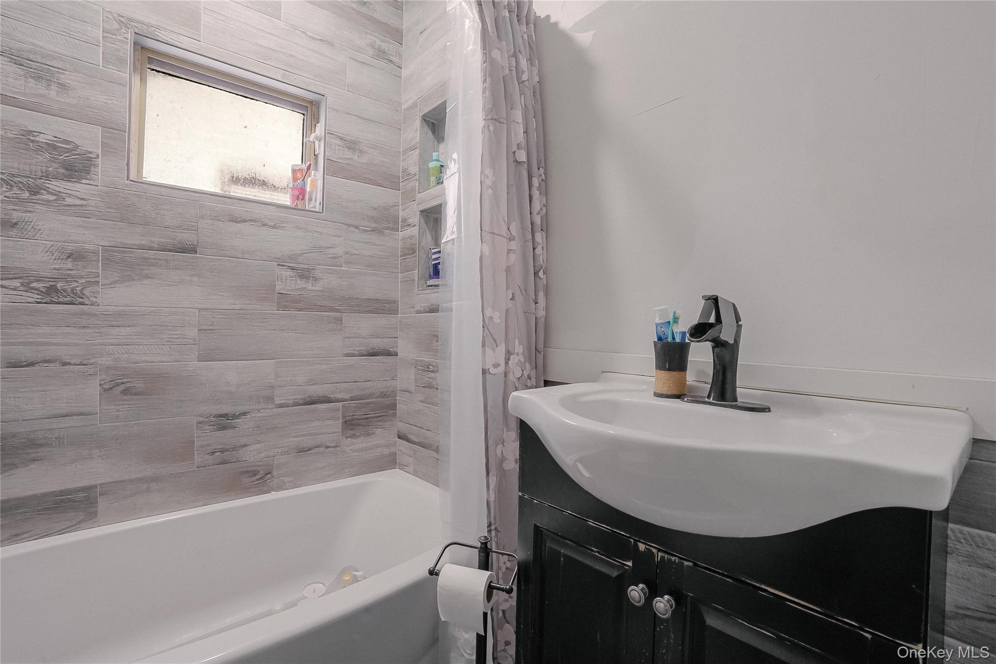 #11 photo, 75 S Robinson Avenue, Newburgh , NY 12550