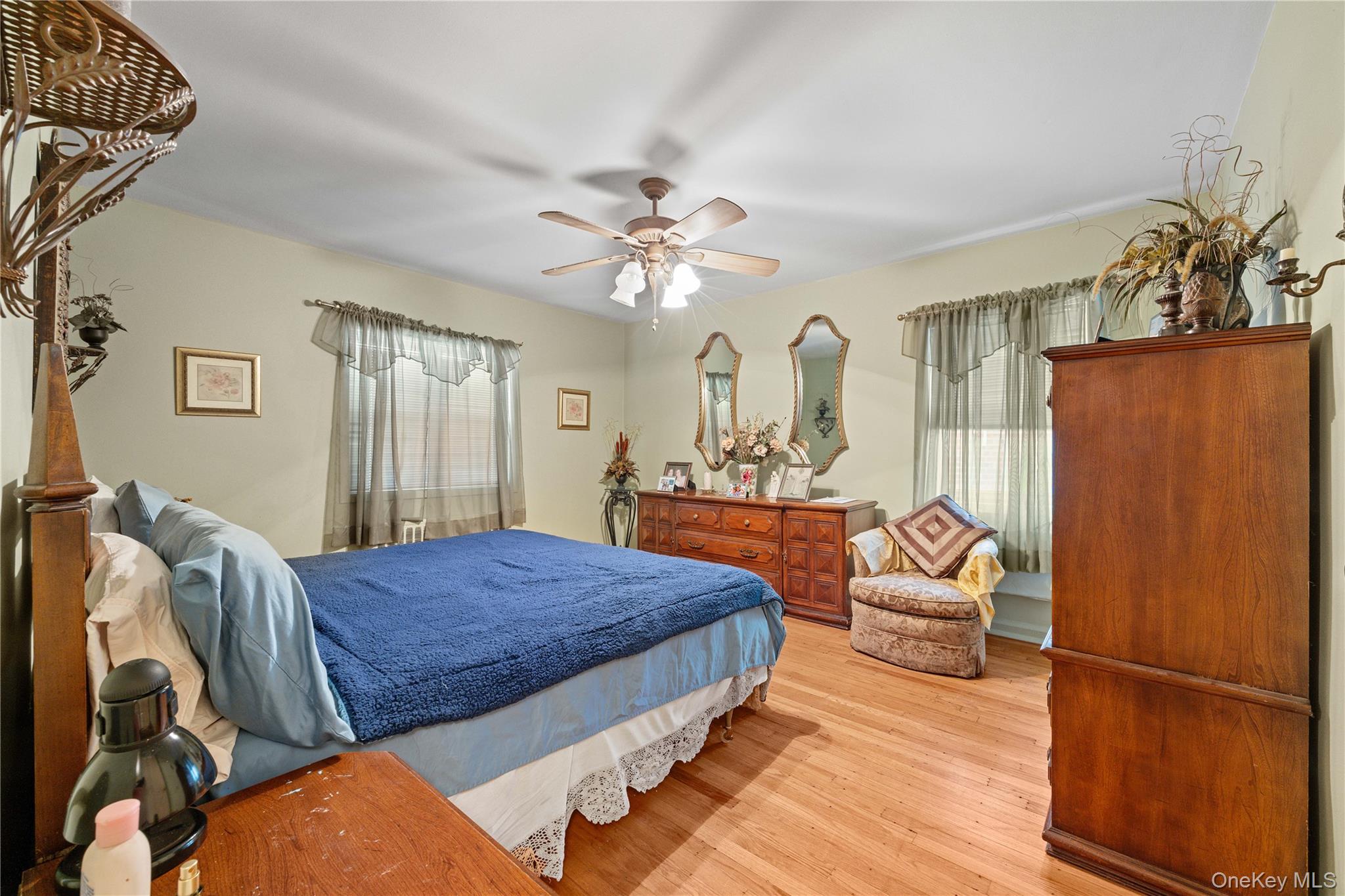 #15 photo, 2004 Bogart Avenue, Bronx , NY 10462