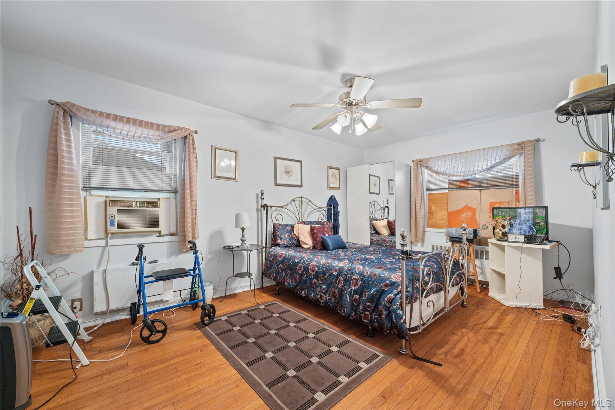 #19 photo, 2004 Bogart Avenue, Bronx , NY 10462