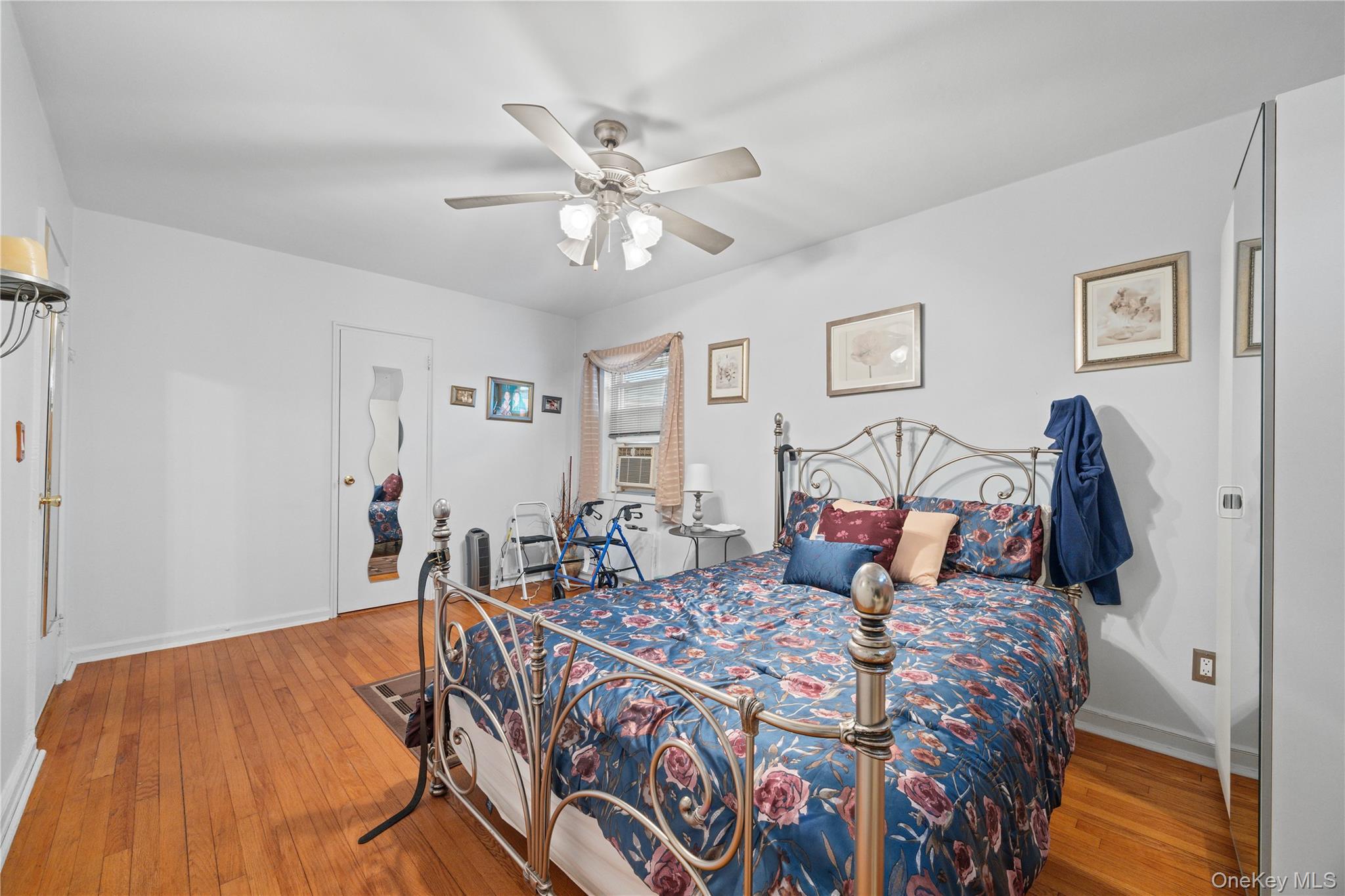 #20 photo, 2004 Bogart Avenue, Bronx , NY 10462