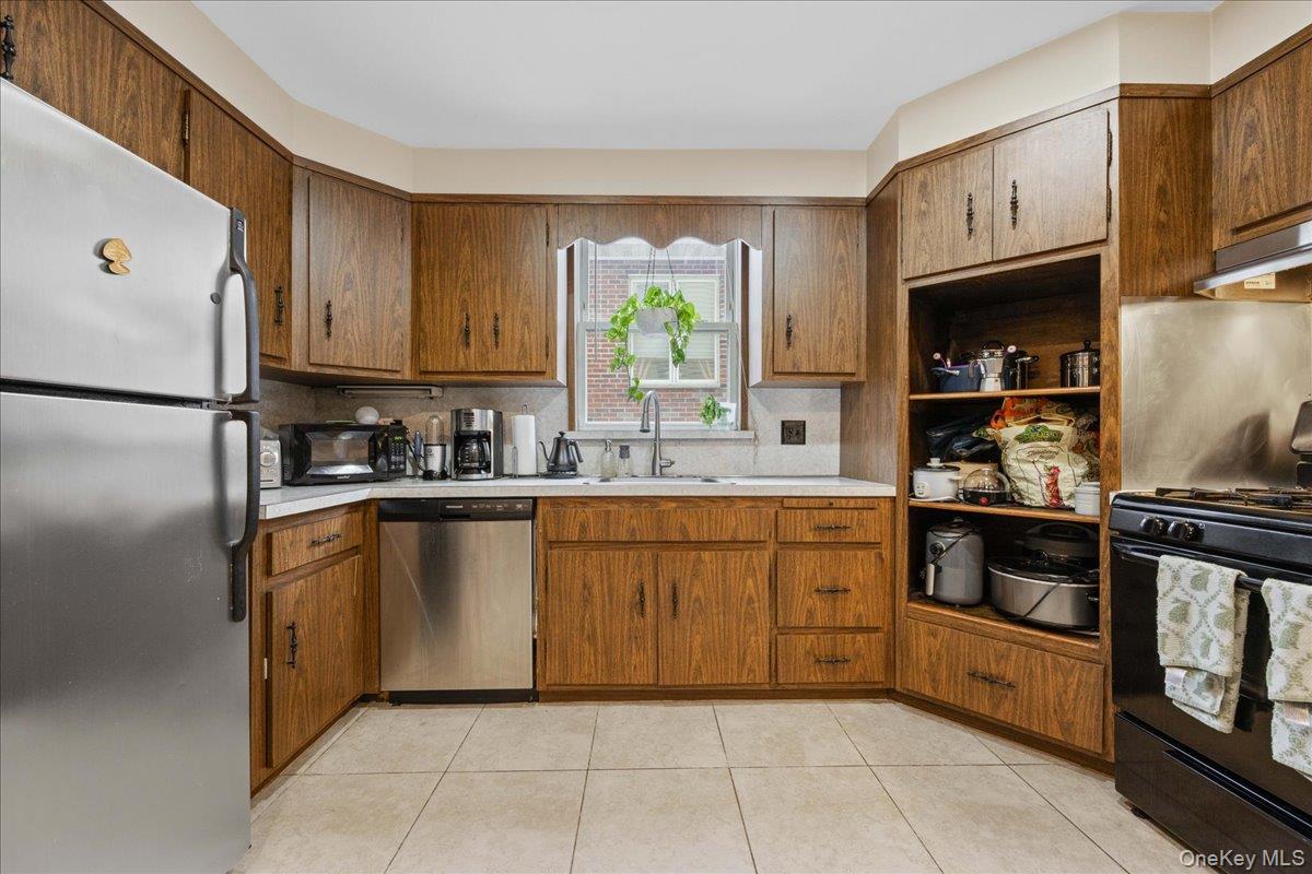 #7 photo, 21-51 48th Street, Куинс ‖ Astoria , NY 11105