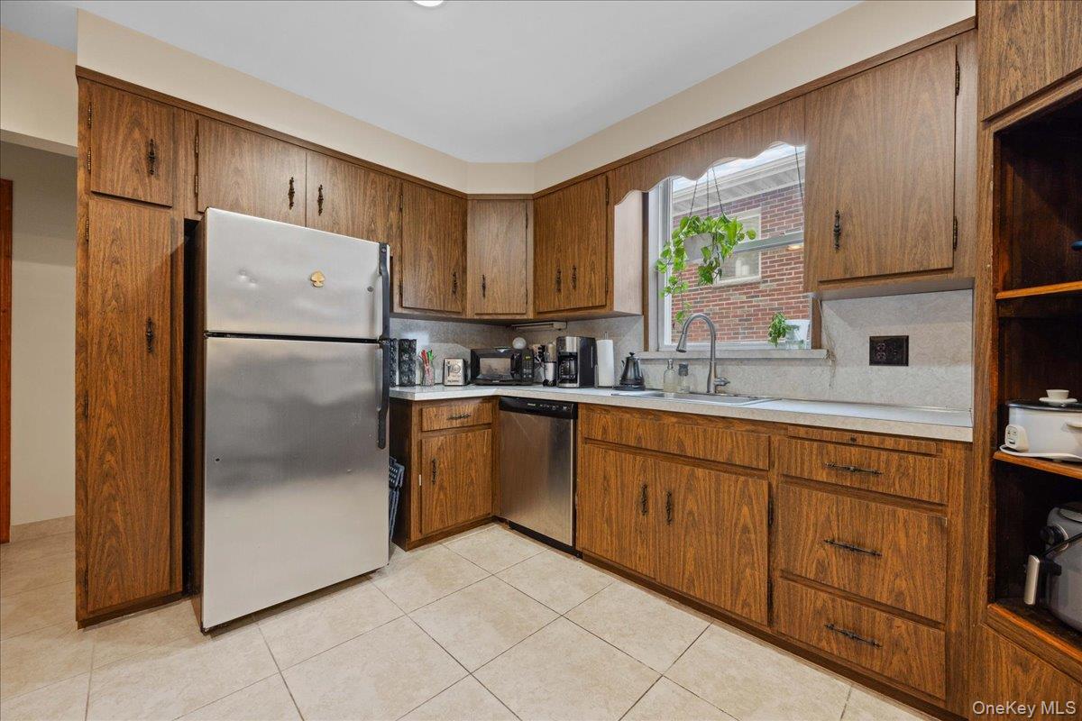 #9 photo, 21-51 48th Street, Куинс ‖ Astoria , NY 11105