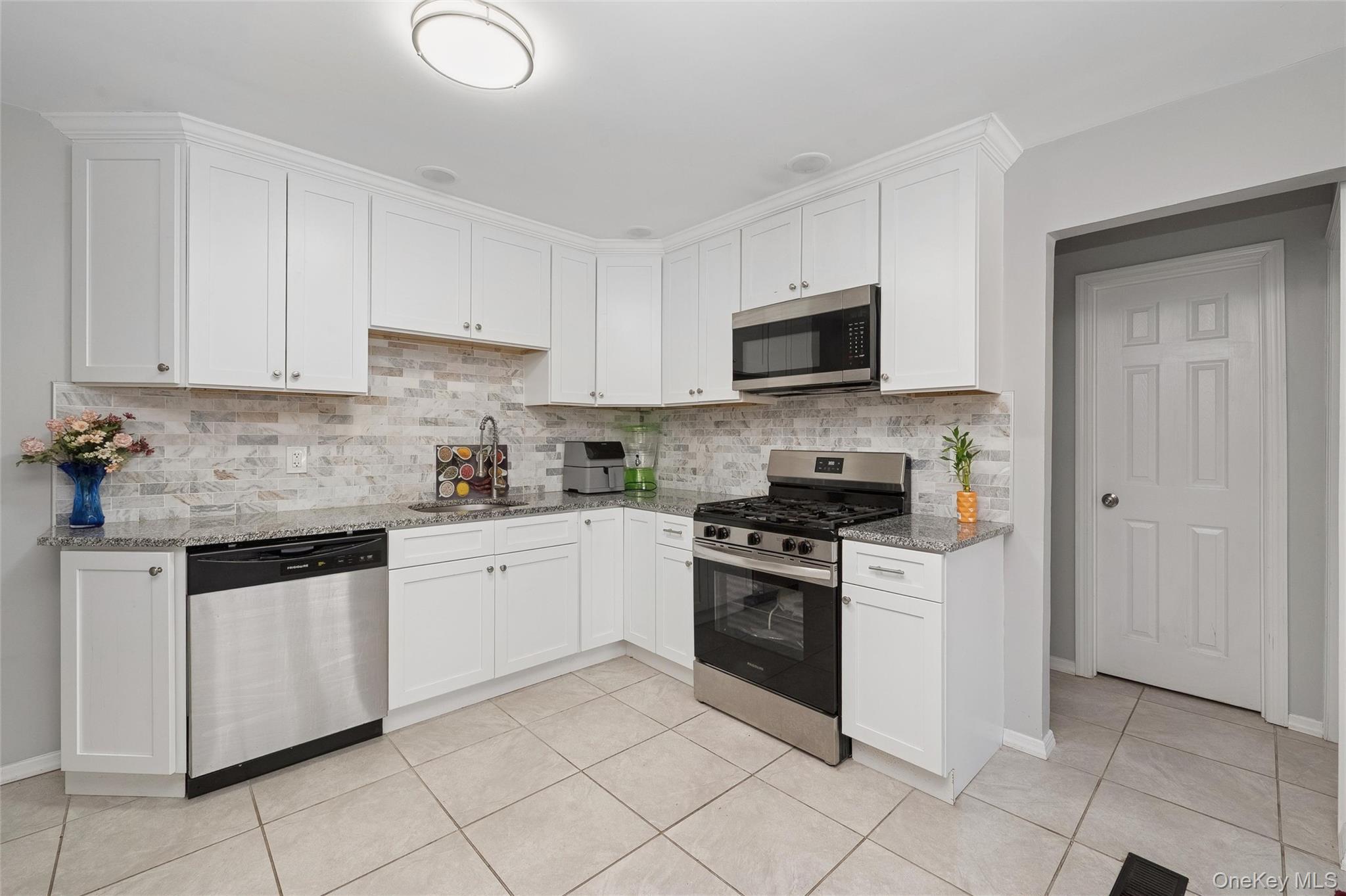 #13 photo, 31 21st Avenue, Bay Shore , NY 11706