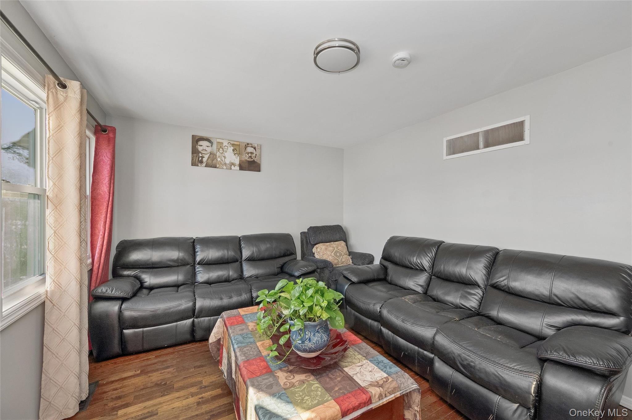 #5 photo, 31 21st Avenue, Bay Shore , NY 11706