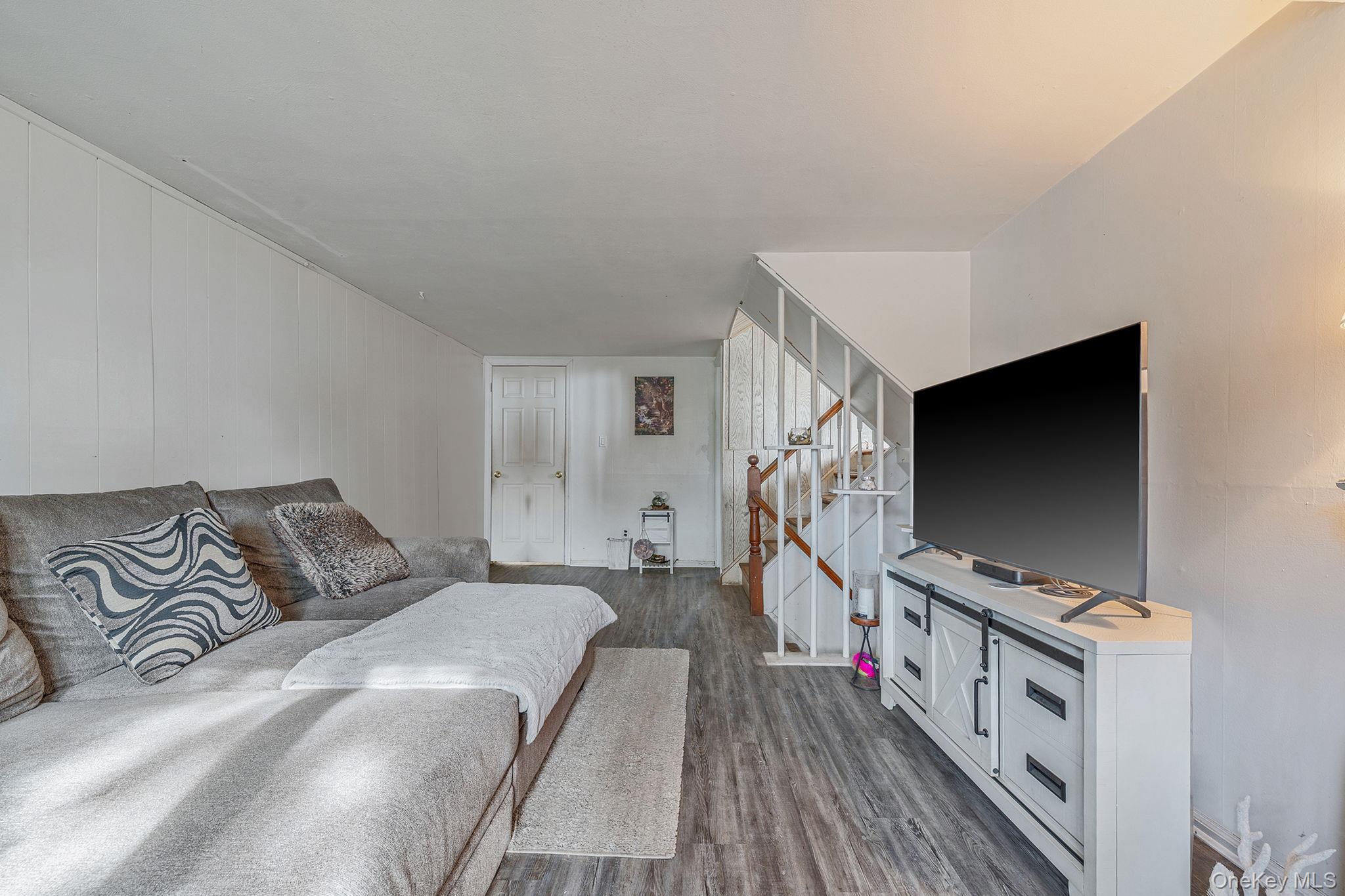 #17 photo, 86 Silber Avenue, Bethpage , NY 11714