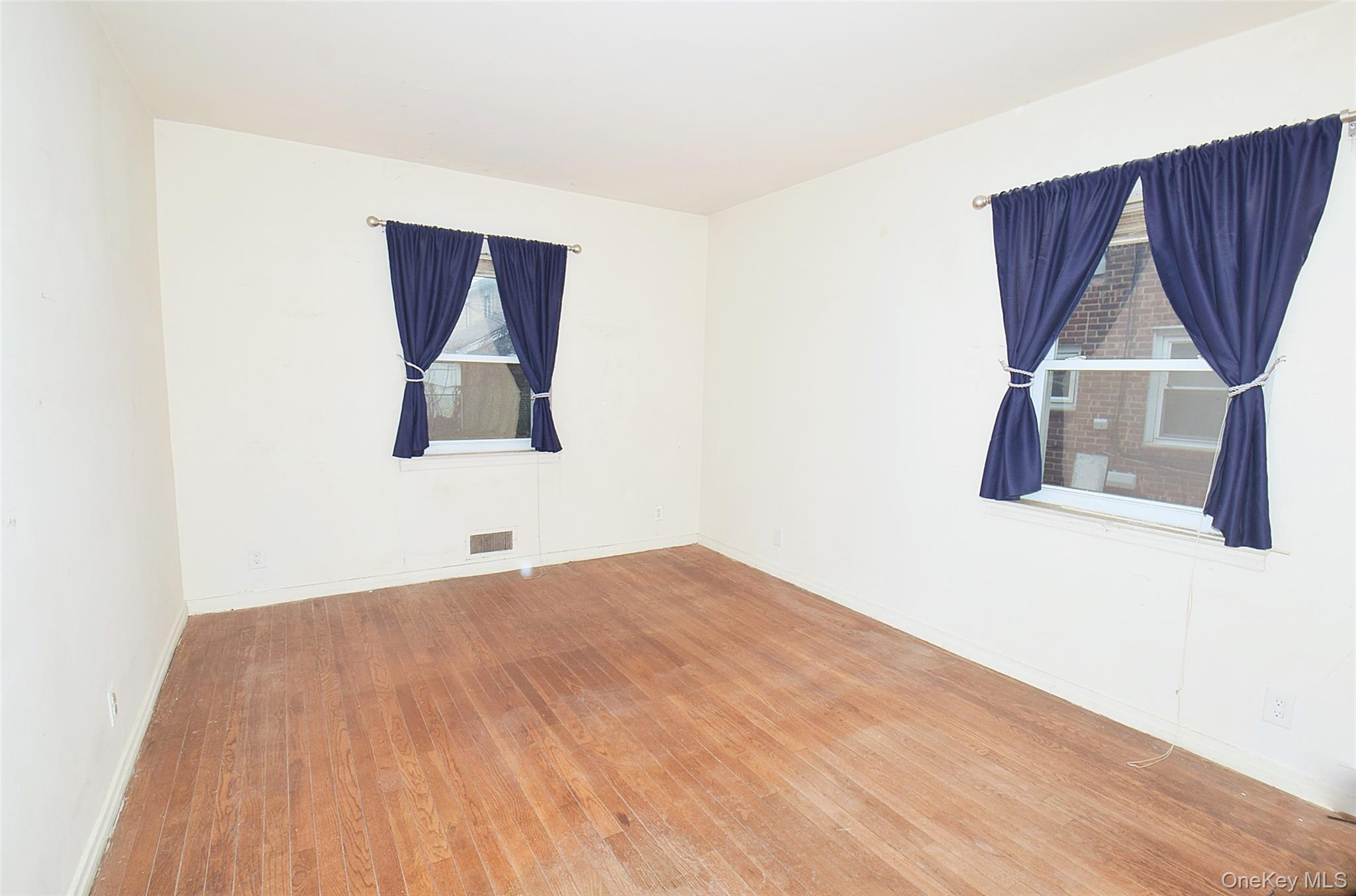 #11 photo, 7516 197th Street, קווינס Fresh Meadows , NY 11366