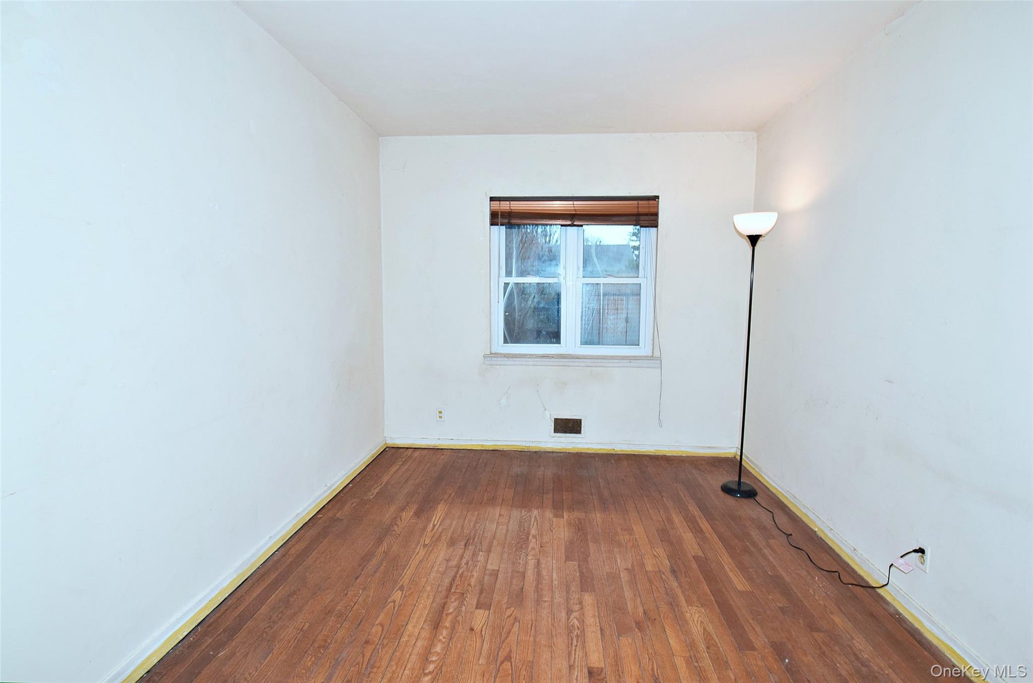 #12 photo, 7516 197th Street, קווינס Fresh Meadows , NY 11366