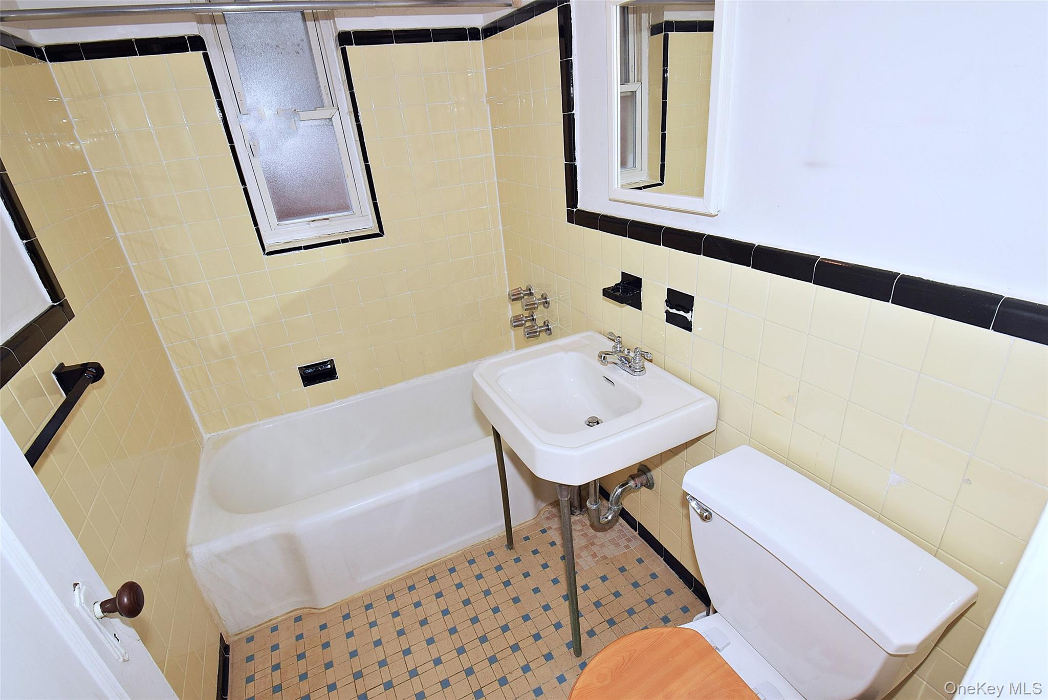 #16 photo, 7516 197th Street, קווינס Fresh Meadows , NY 11366