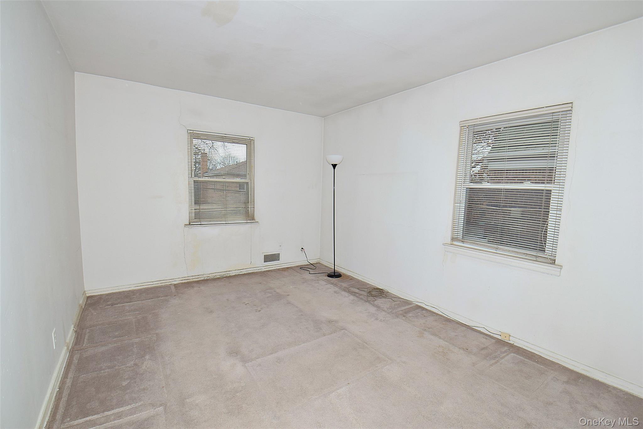 #17 photo, 7516 197th Street, קווינס Fresh Meadows , NY 11366