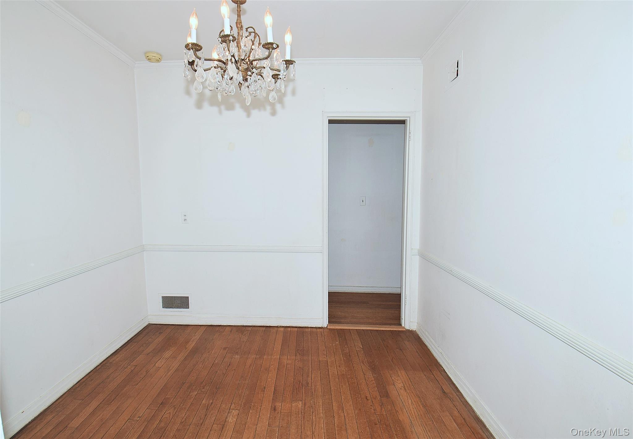 #19 photo, 7516 197th Street, קווינס Fresh Meadows , NY 11366